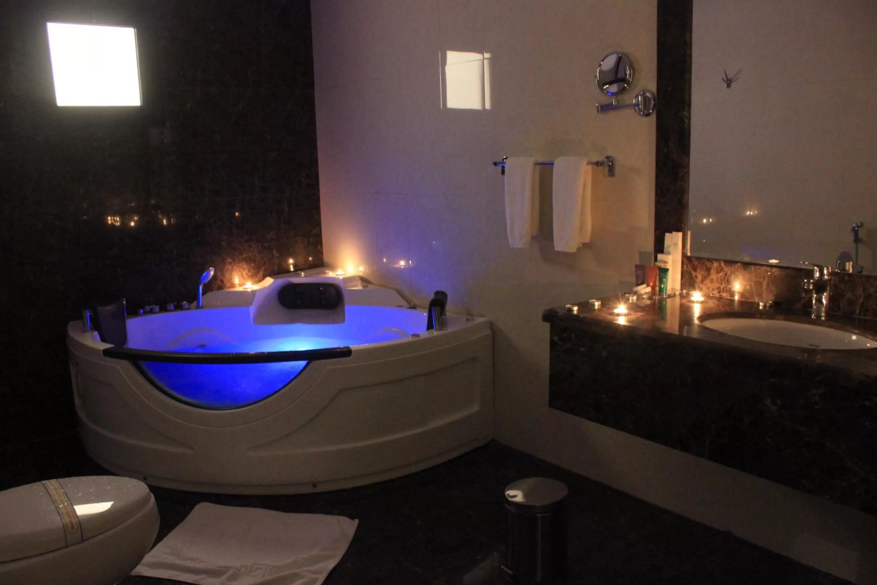 Toilet in Meral Crown Hotel