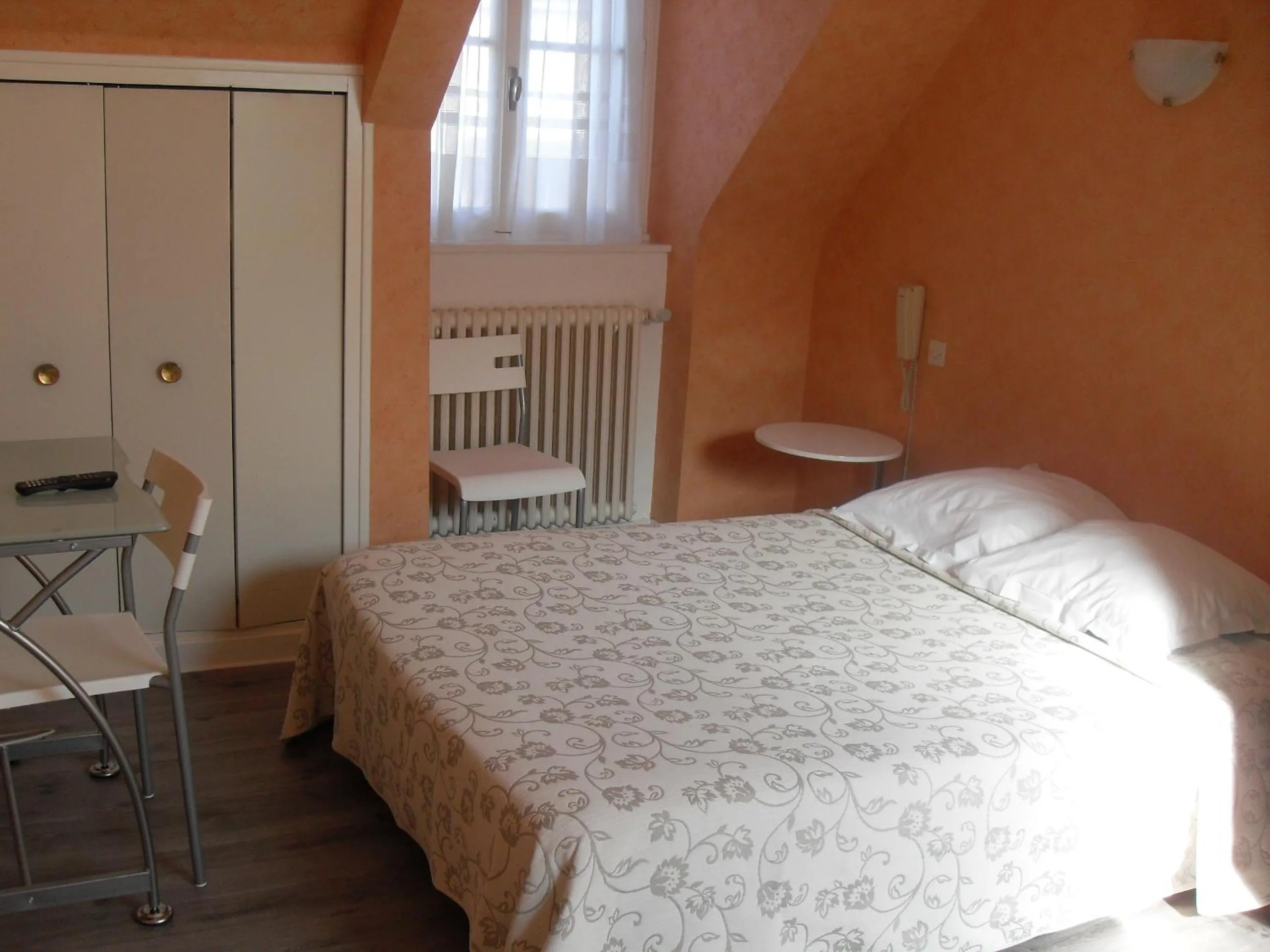 Photo of the whole room, Bed in Hotel Restaurant Bocher