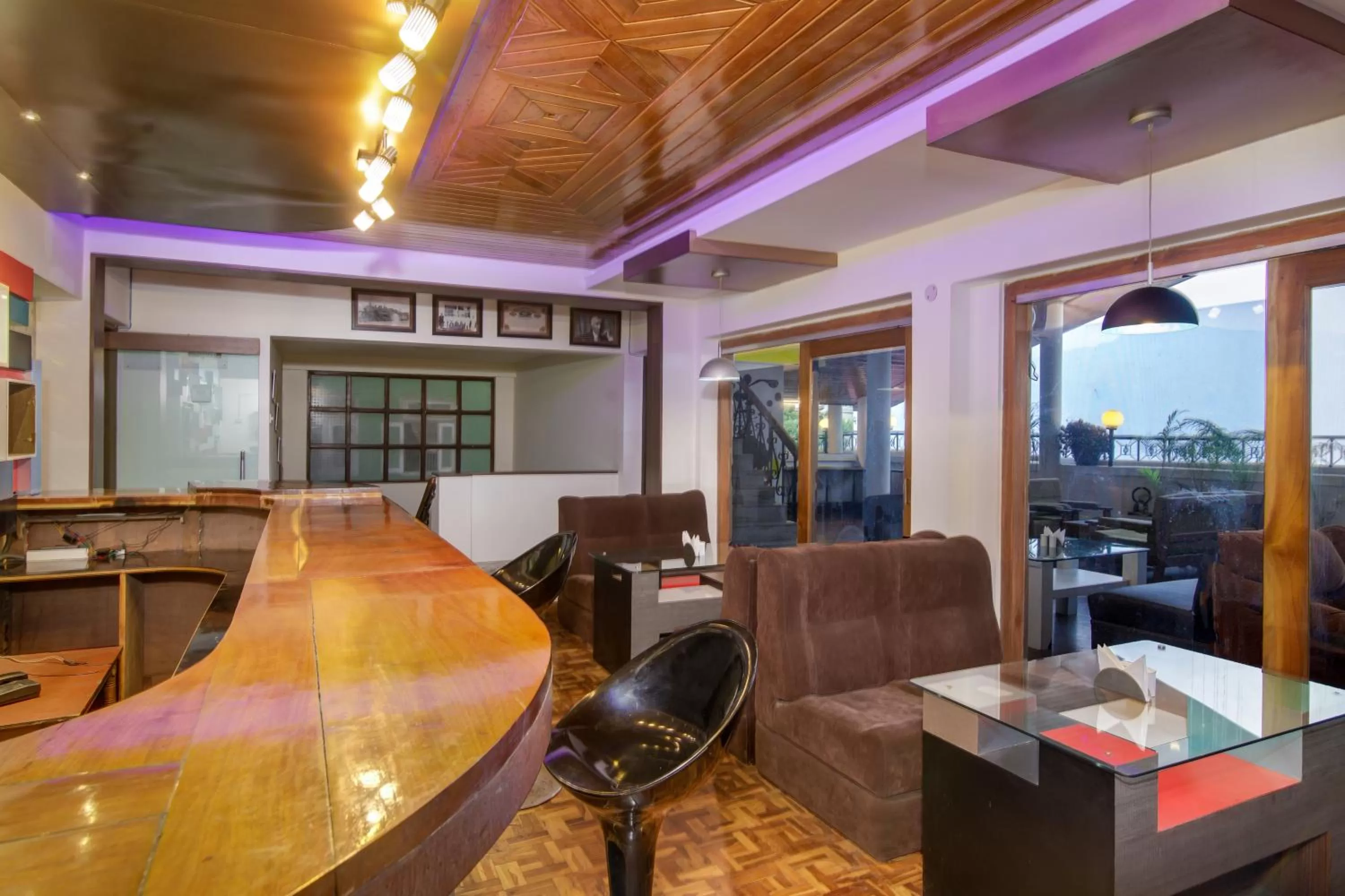 Lounge or bar, Lounge/Bar in Muscatel Yavachi - 400 Mts from MG Marg