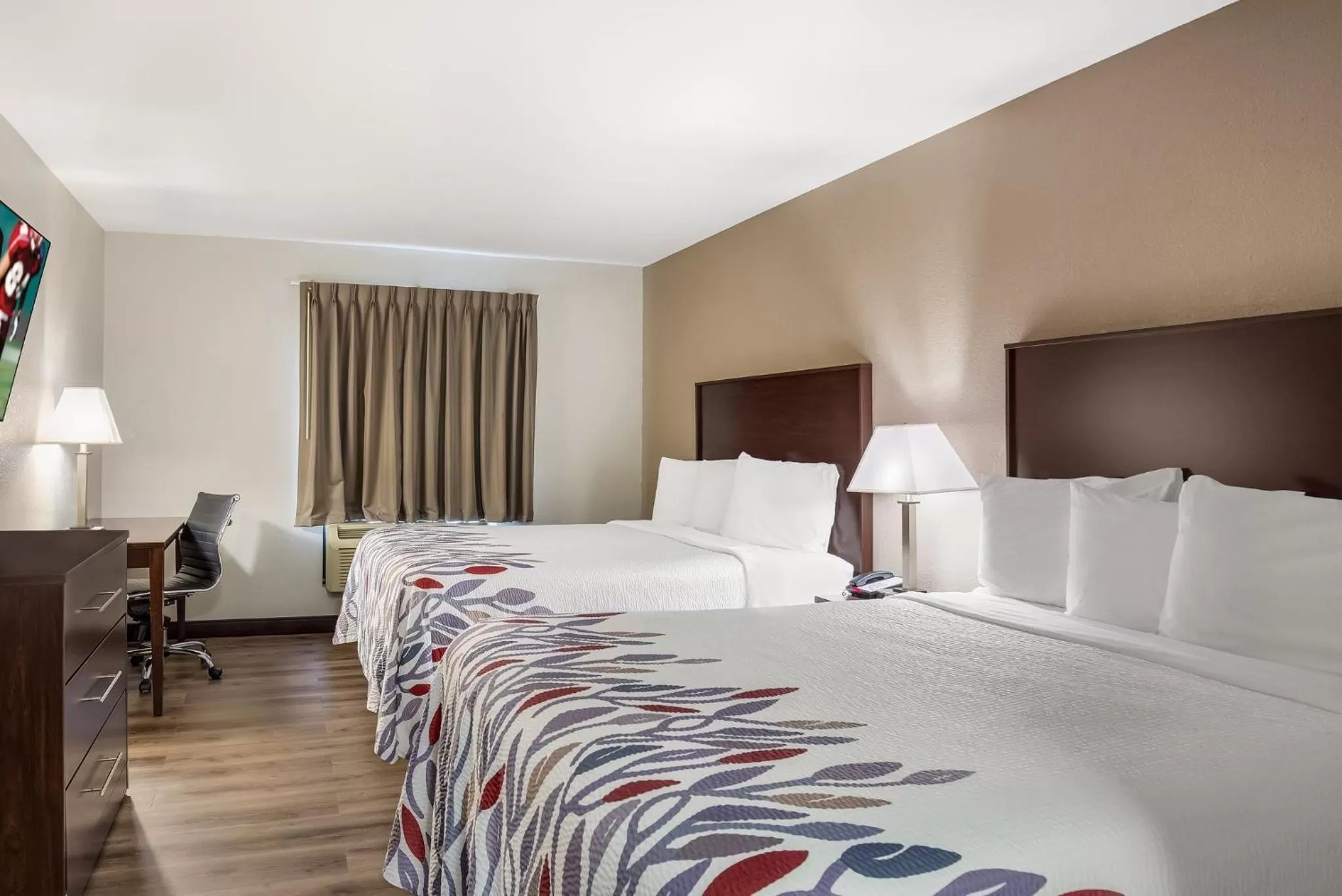 Photo of the whole room, Bed in Red Roof Inn Allentown South