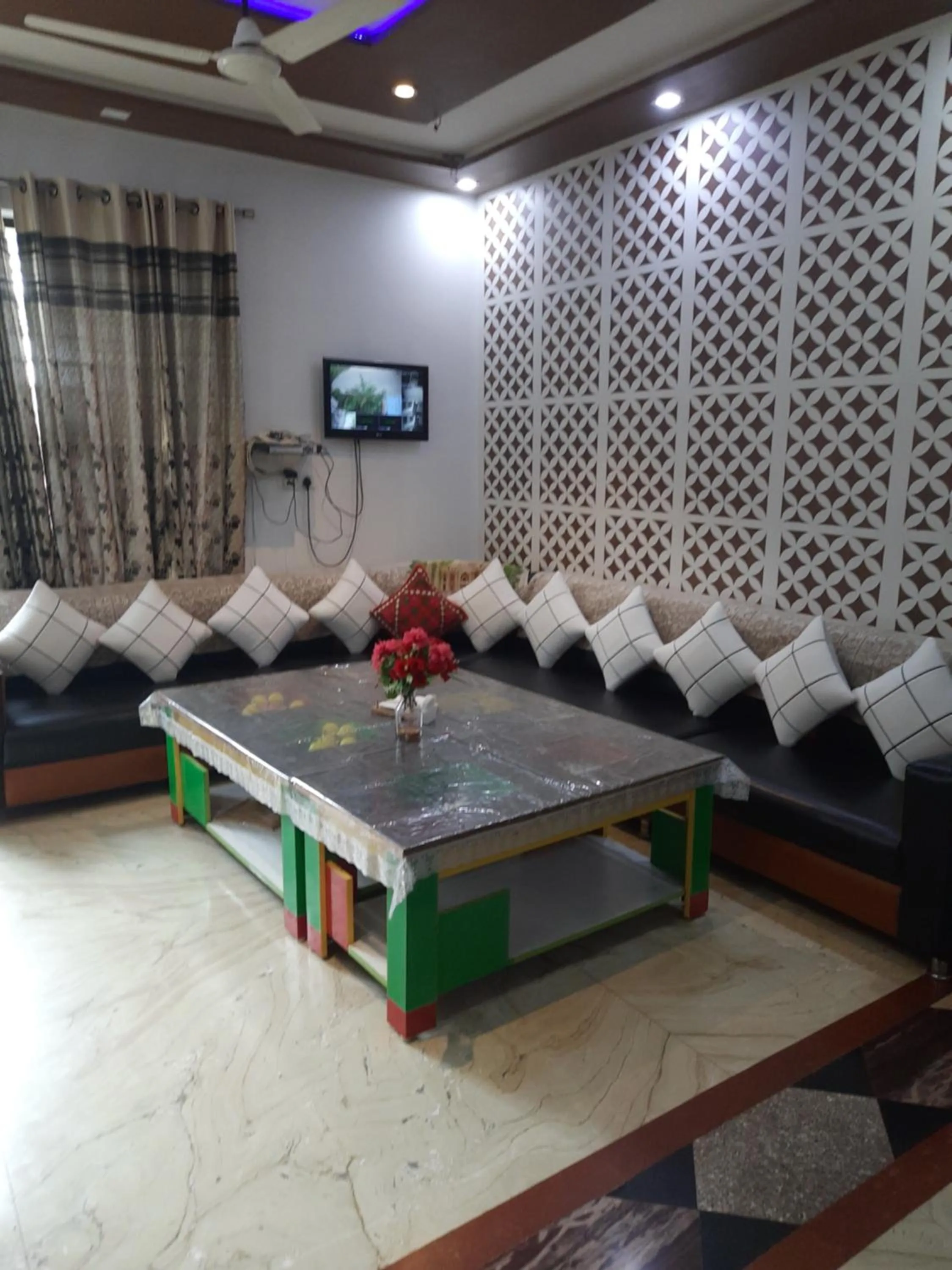 Restaurant/places to eat in Friends Home Stay - Agra