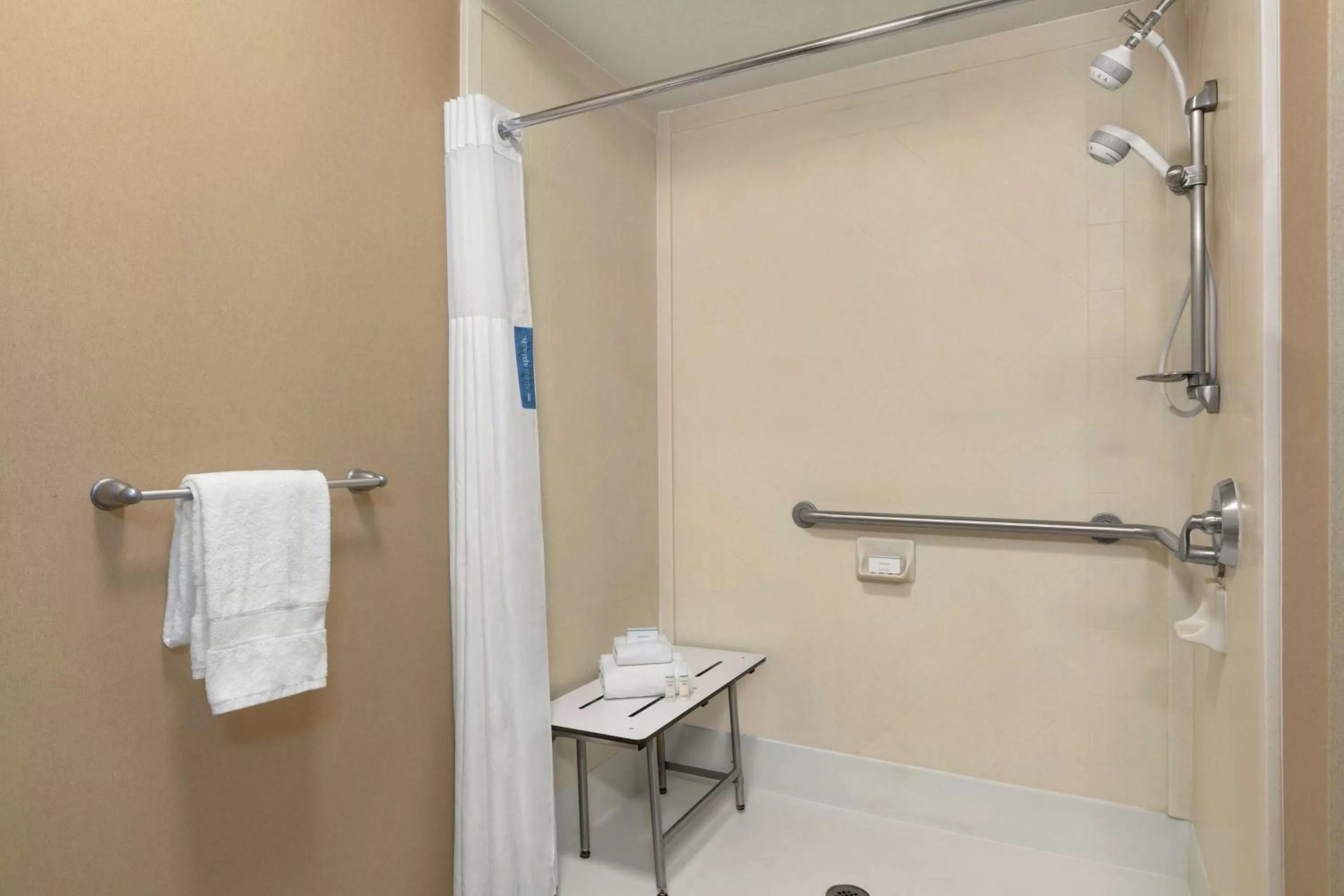 Bathroom in Hampton Inn & Suites Enid