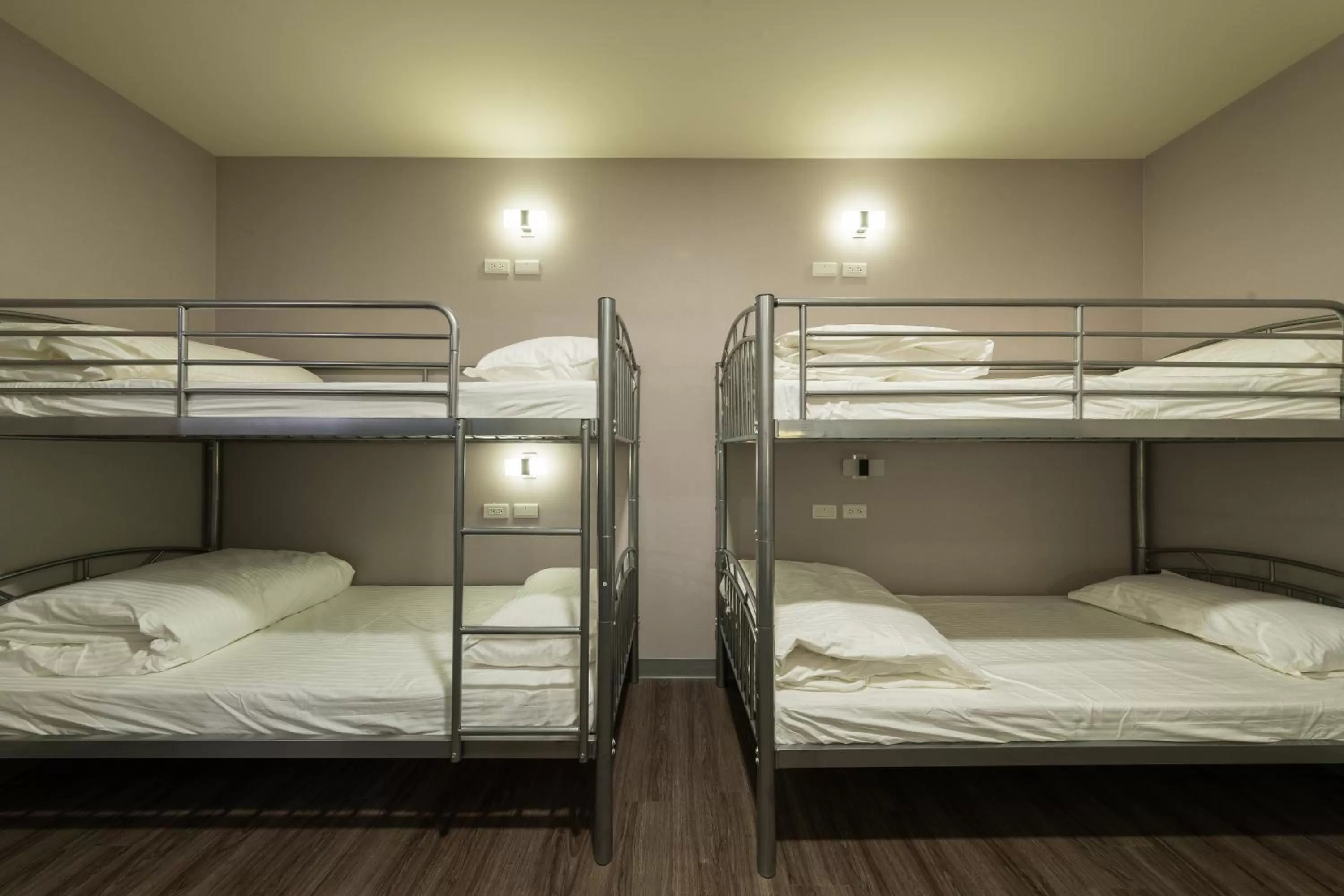 bunk bed, Bed in Skyone Hotel