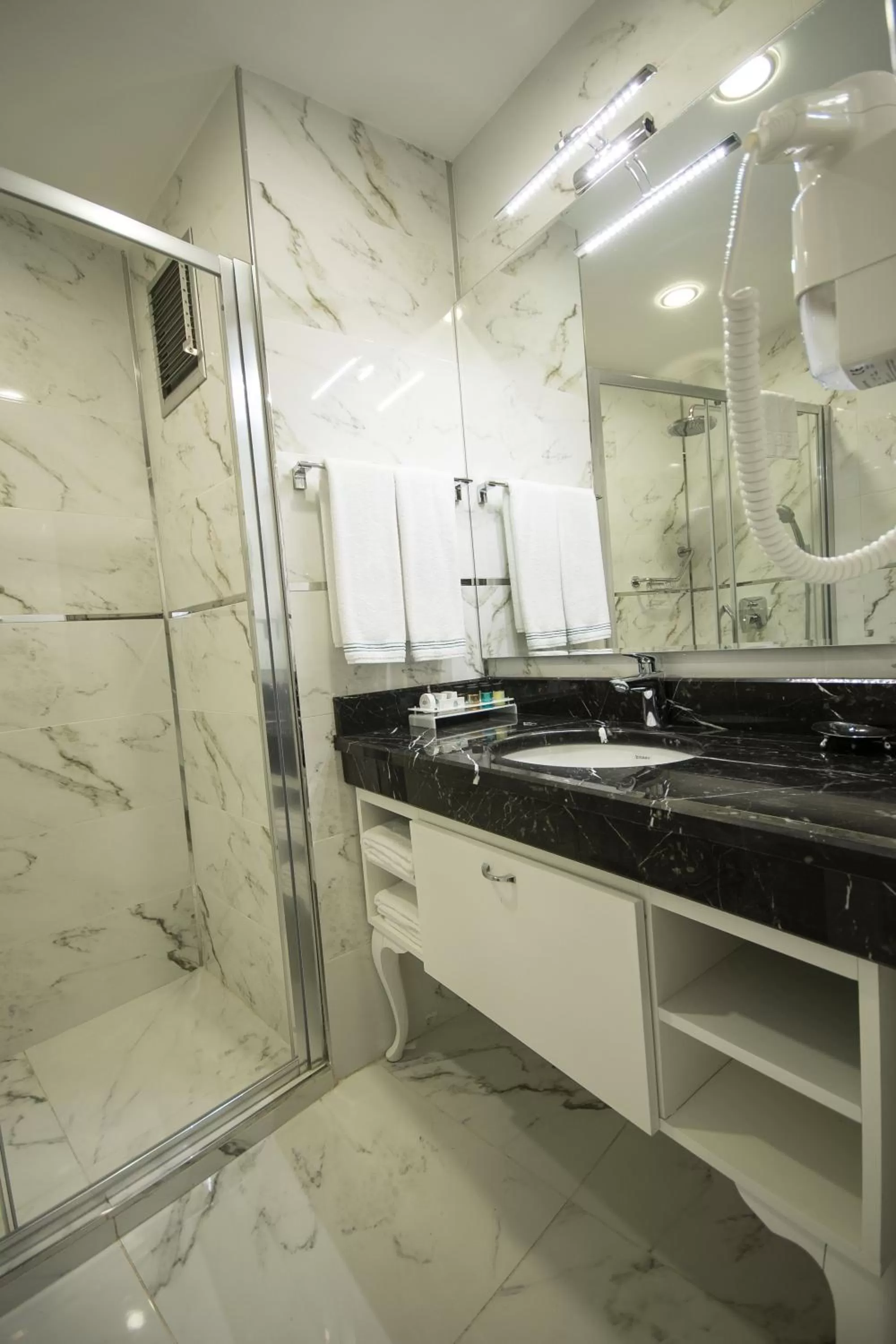 Toilet in Antusa Palace Hotel & Spa