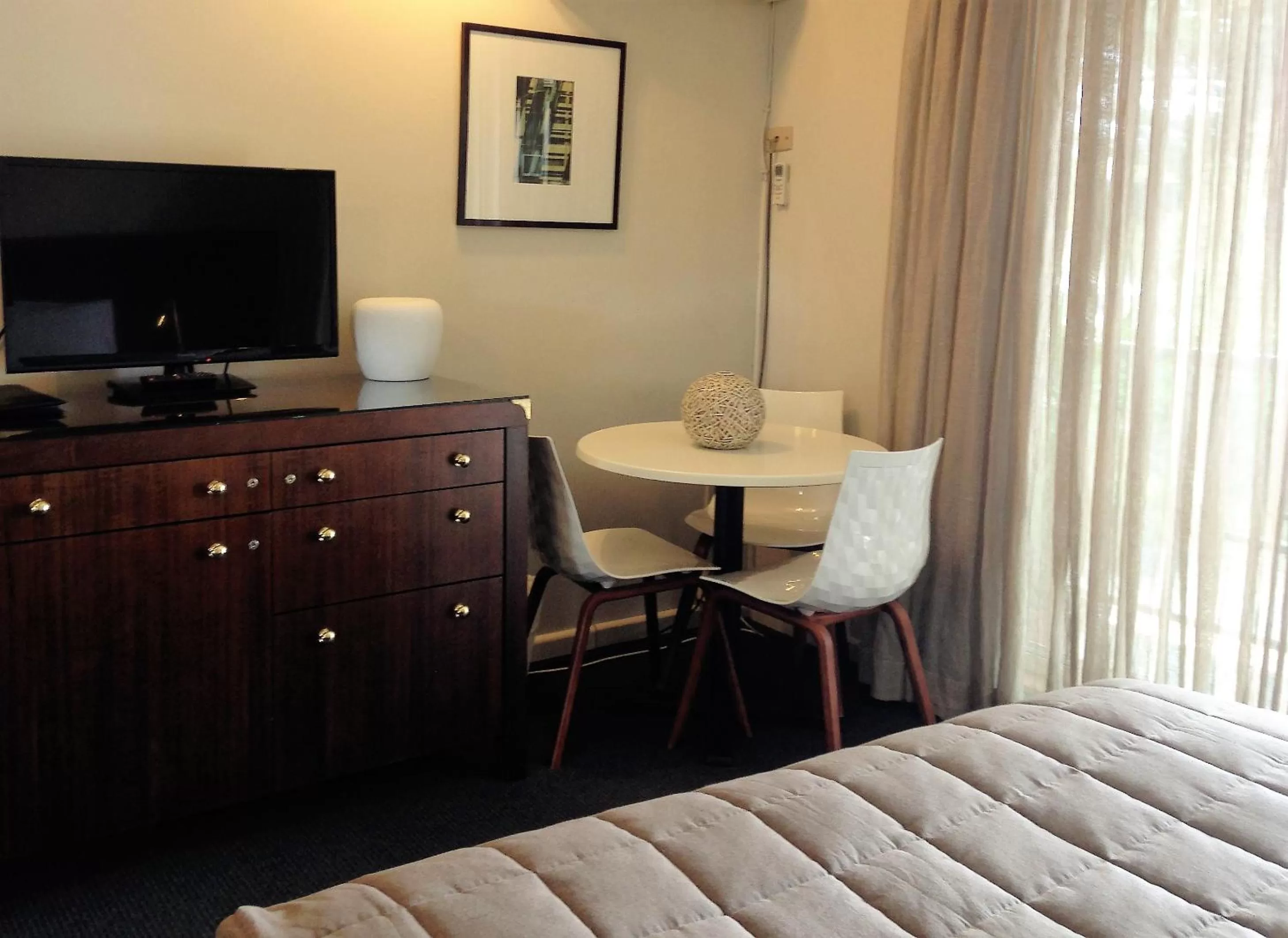 Bed in Park Ridge Retreat