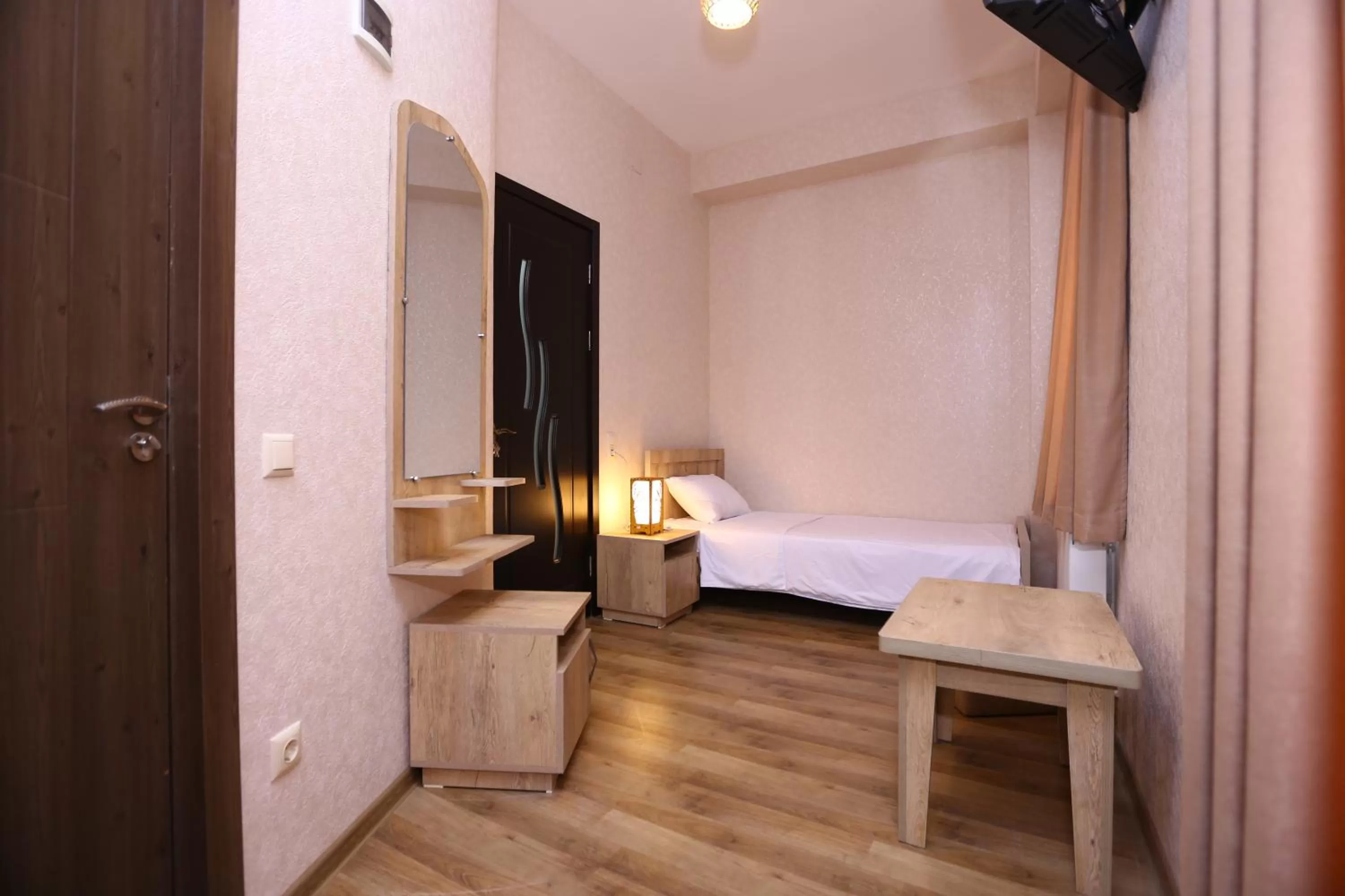 Photo of the whole room, Bed in Hotel Traveler