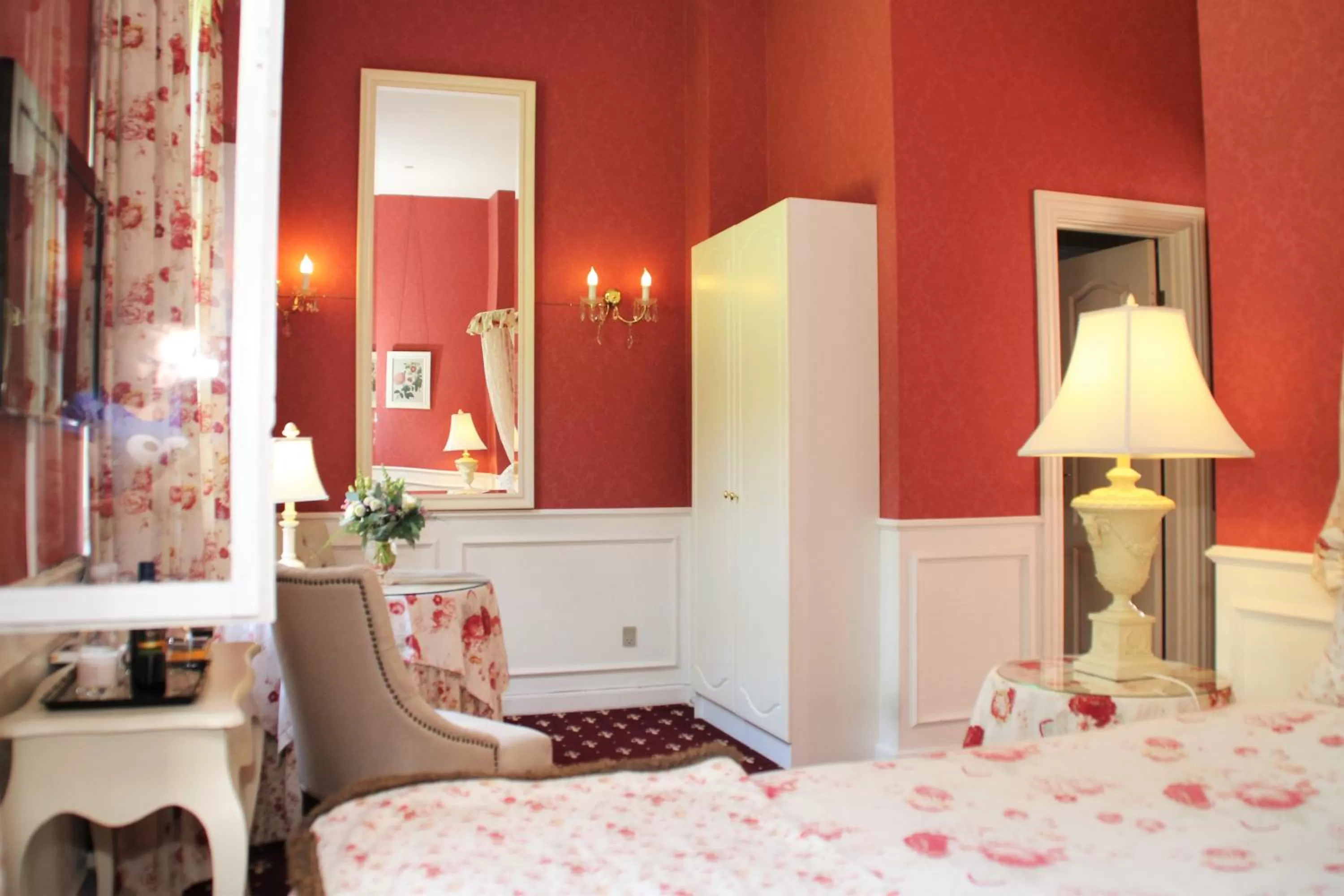 Seating area, Bed in Sophiendal Manor