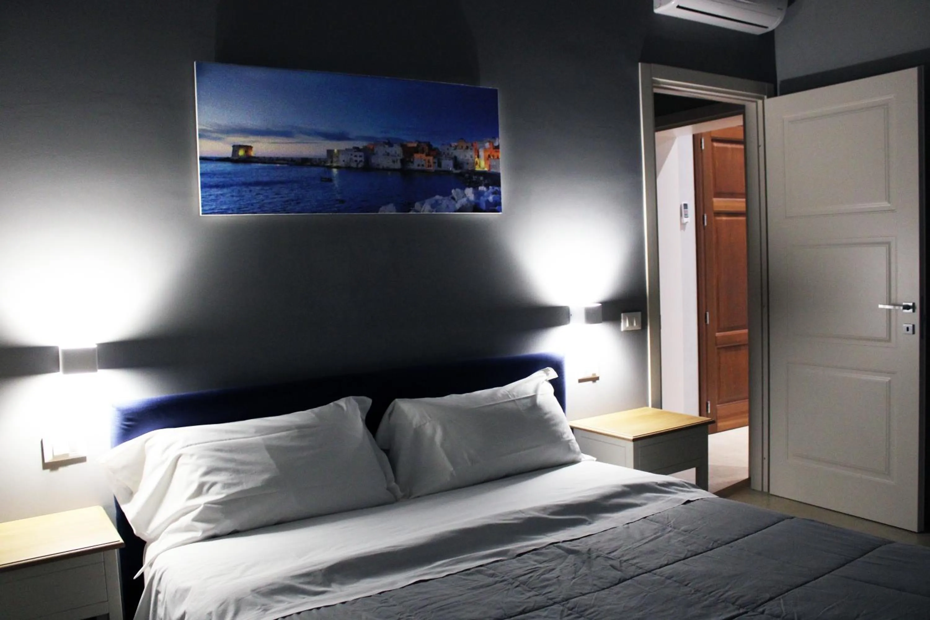 Bedroom, Bed in ZIBIBBO SUITES & ROOMS - Aparthotel in Centro Storico a Trapani