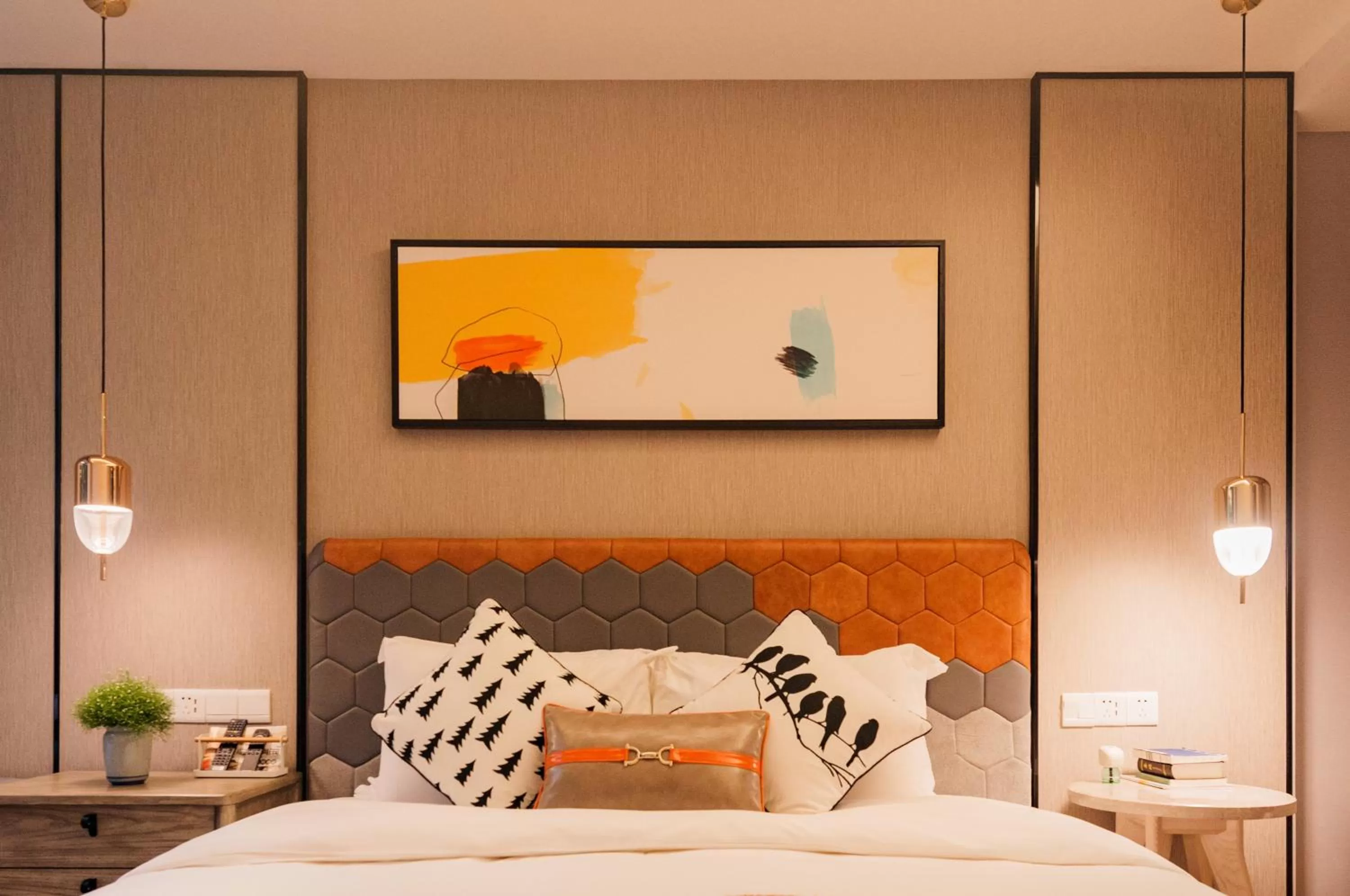 Bed in Li River Resort Villa Hotel