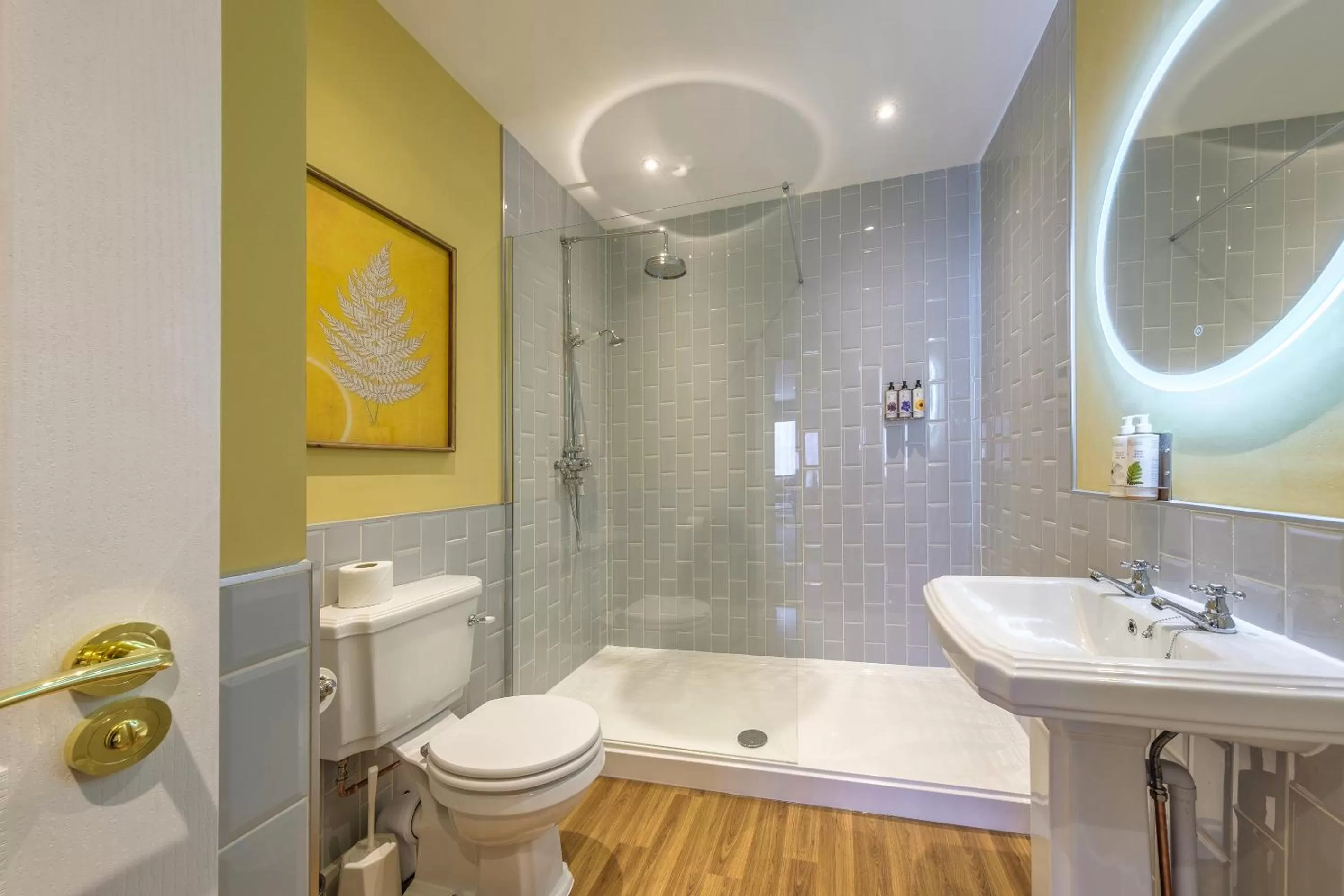 Bathroom in The Feathers Holt