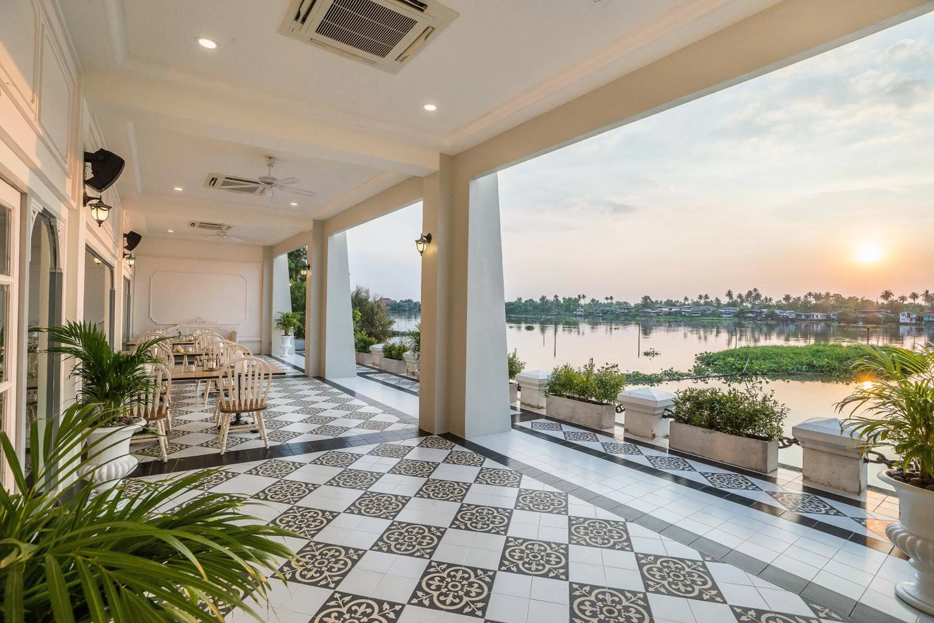 Restaurant/places to eat in Kalanan Riverside Resort