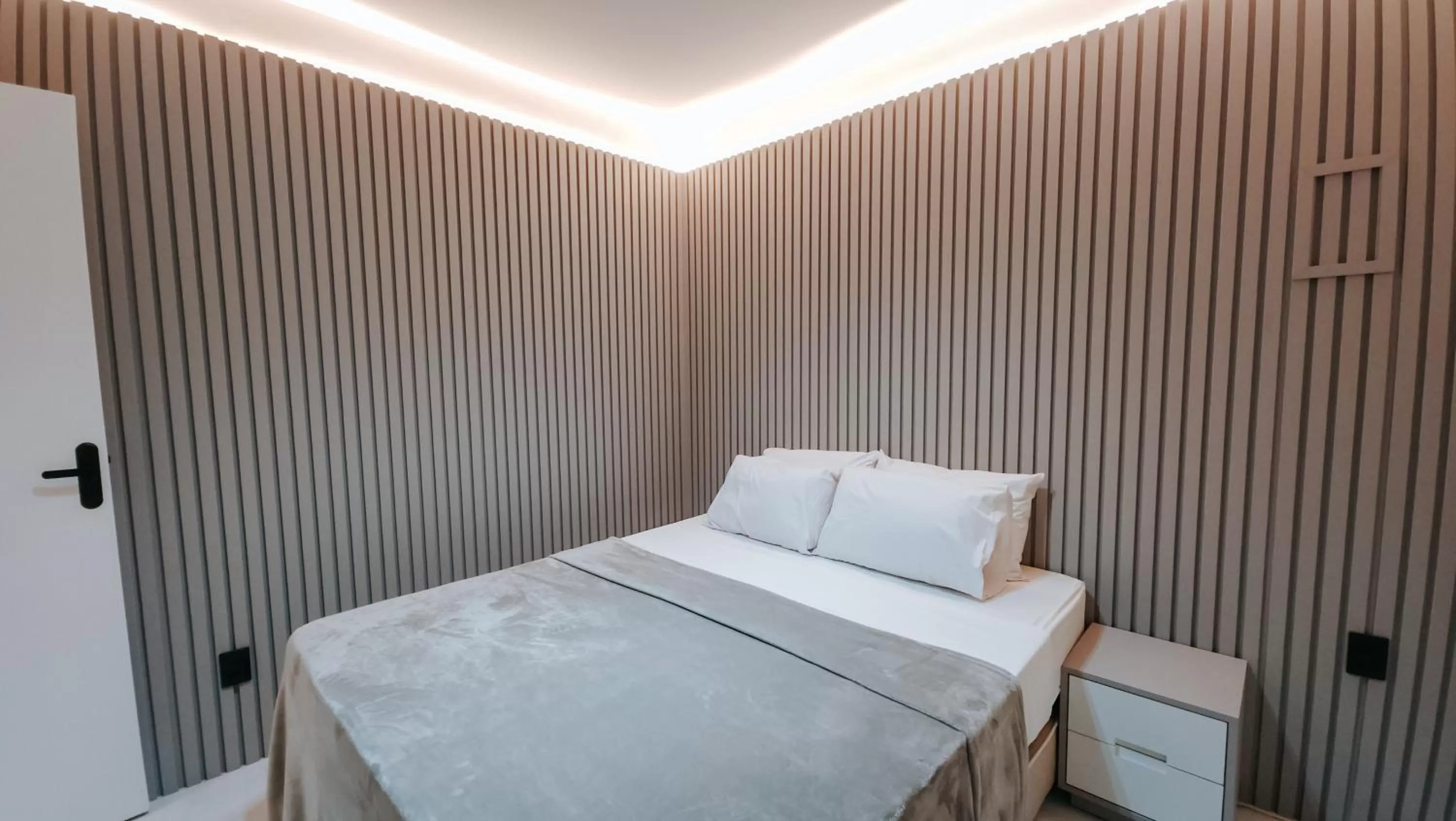 Photo of the whole room, Bed in Suítes Água Marinha