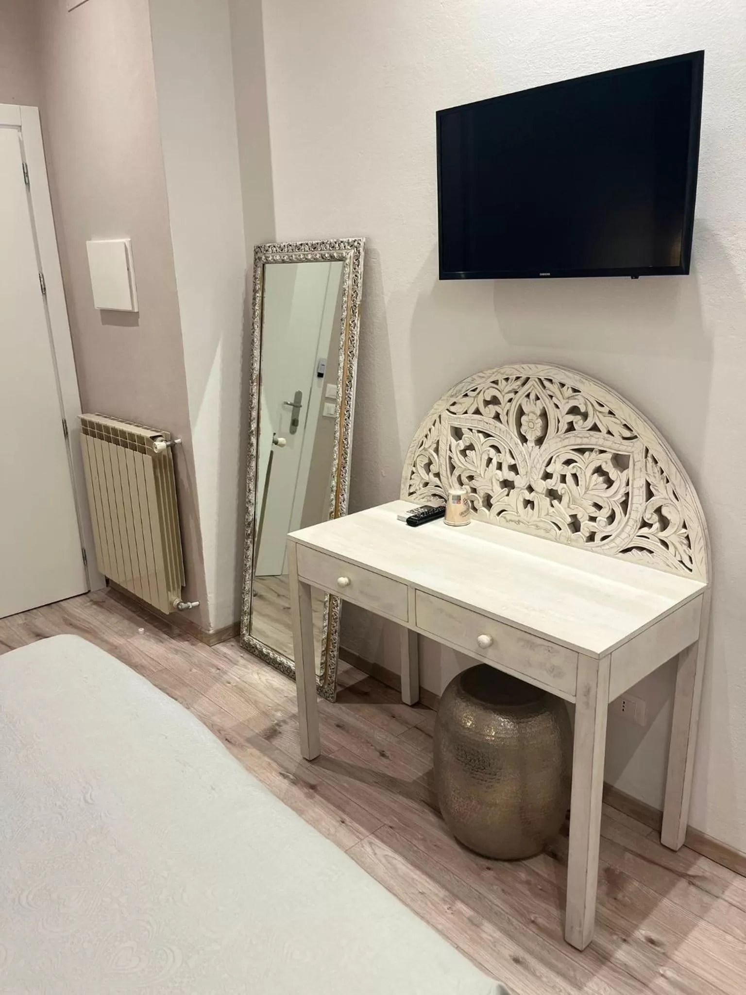 TV and multimedia, Bed in Hotel Nice