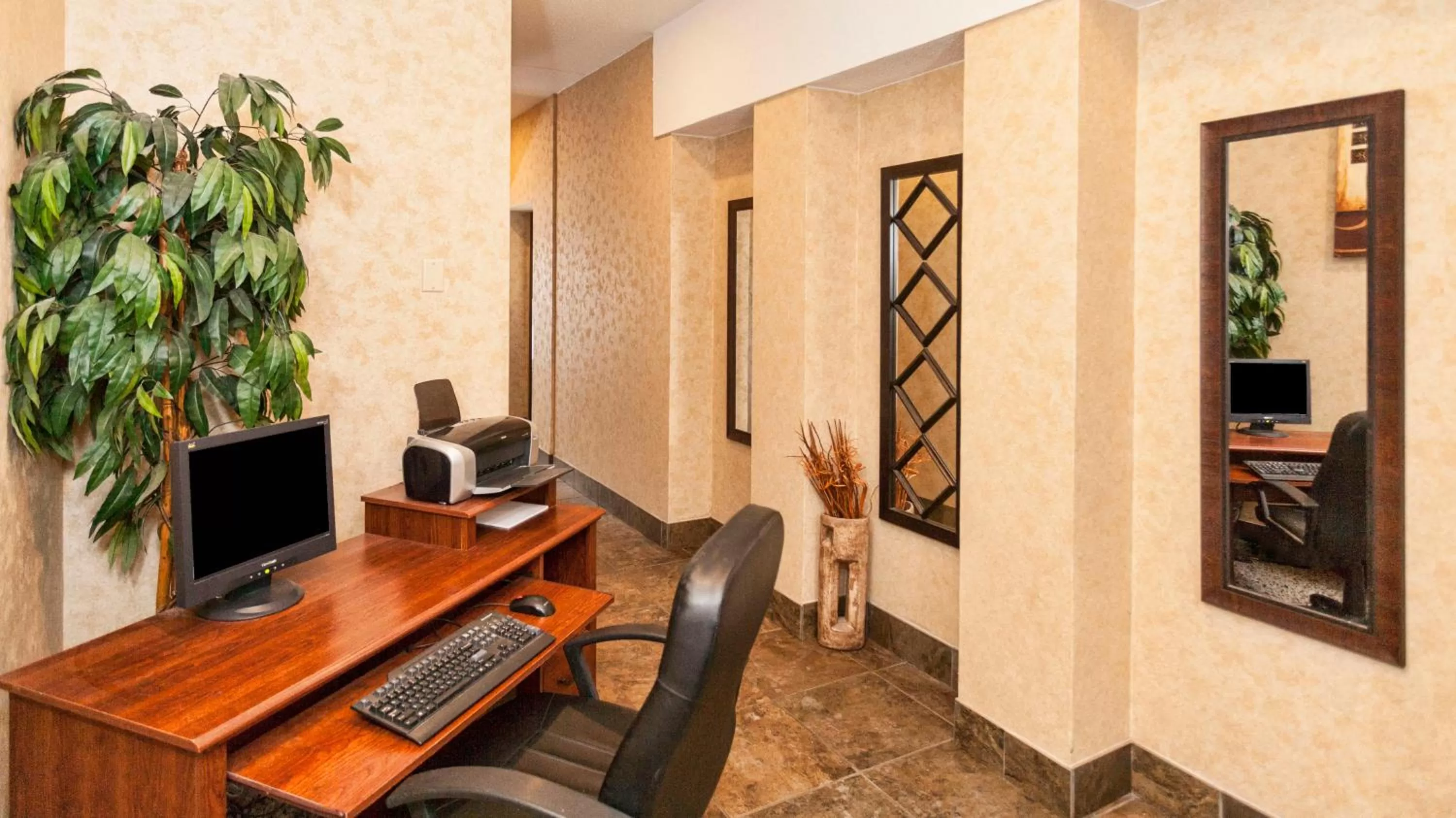 Business facilities in Days Inn by Wyndham Duluth Lakewalk