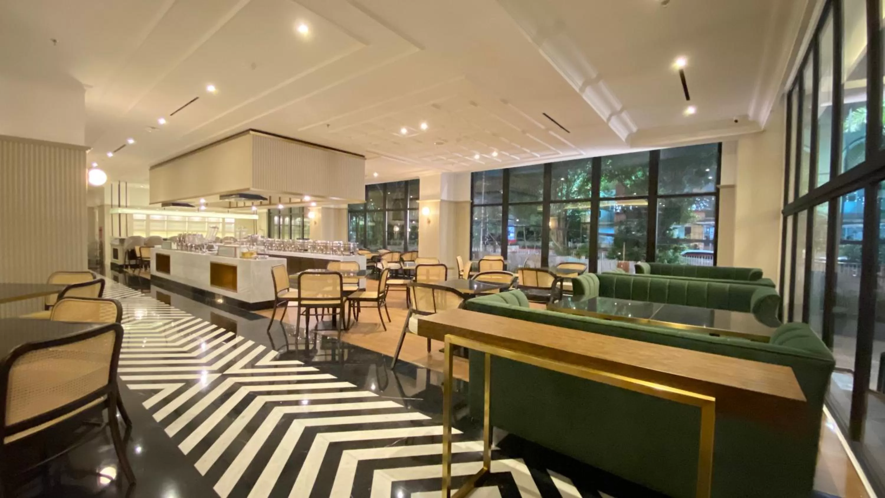 Restaurant/Places to Eat in Maia Hotel Jakarta