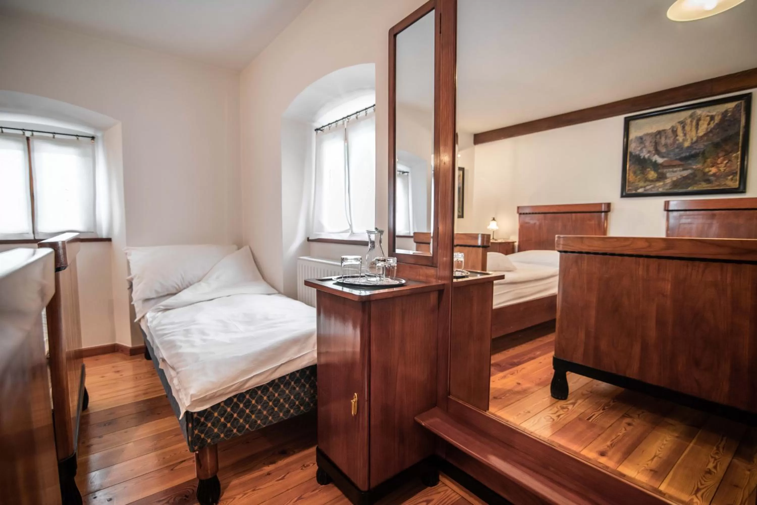 Bed in Hotel Dvor Jezersek Brnik