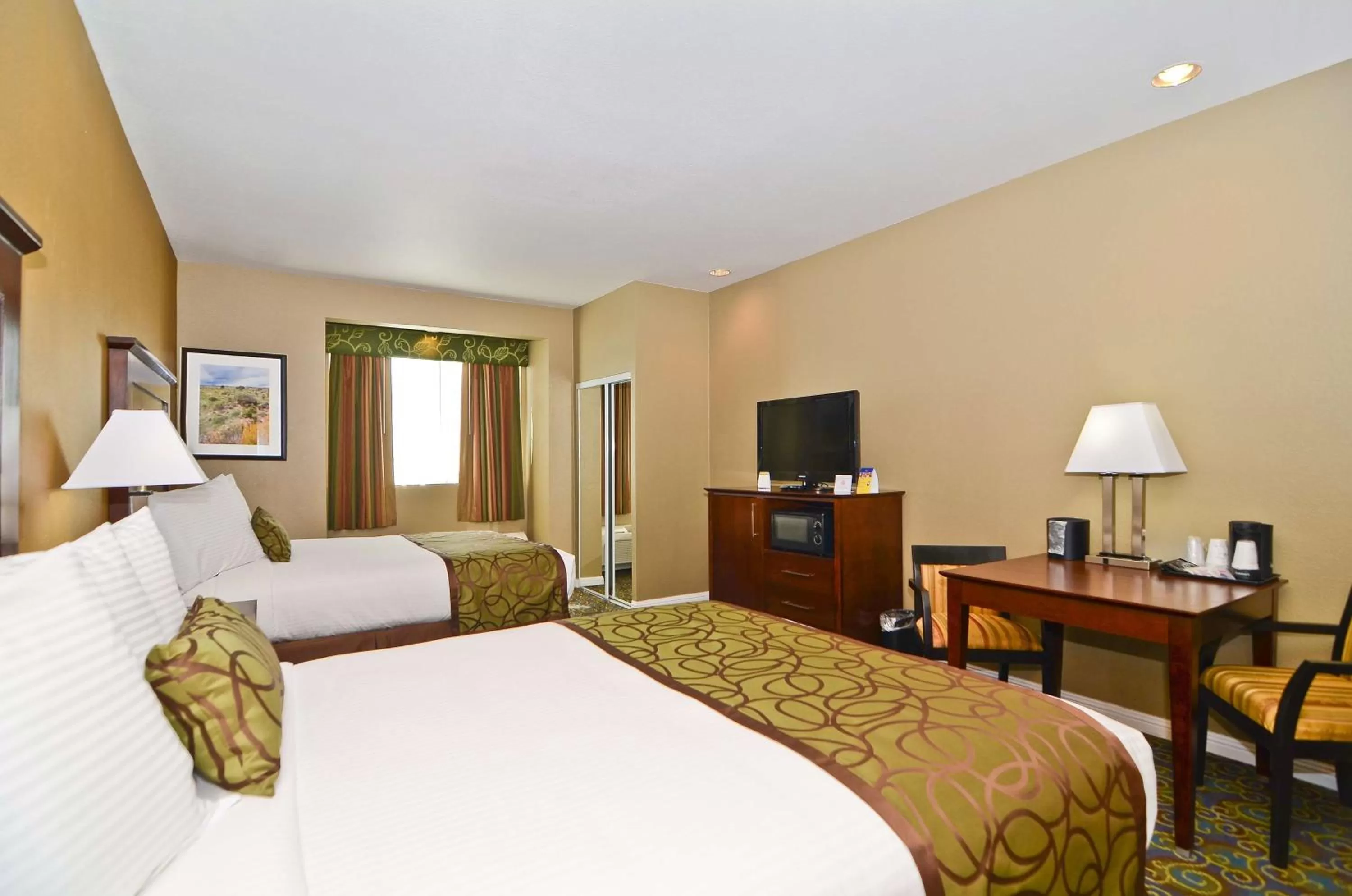 Queen Room with Two Queen Beds in Best Western California City Inn & Suites
