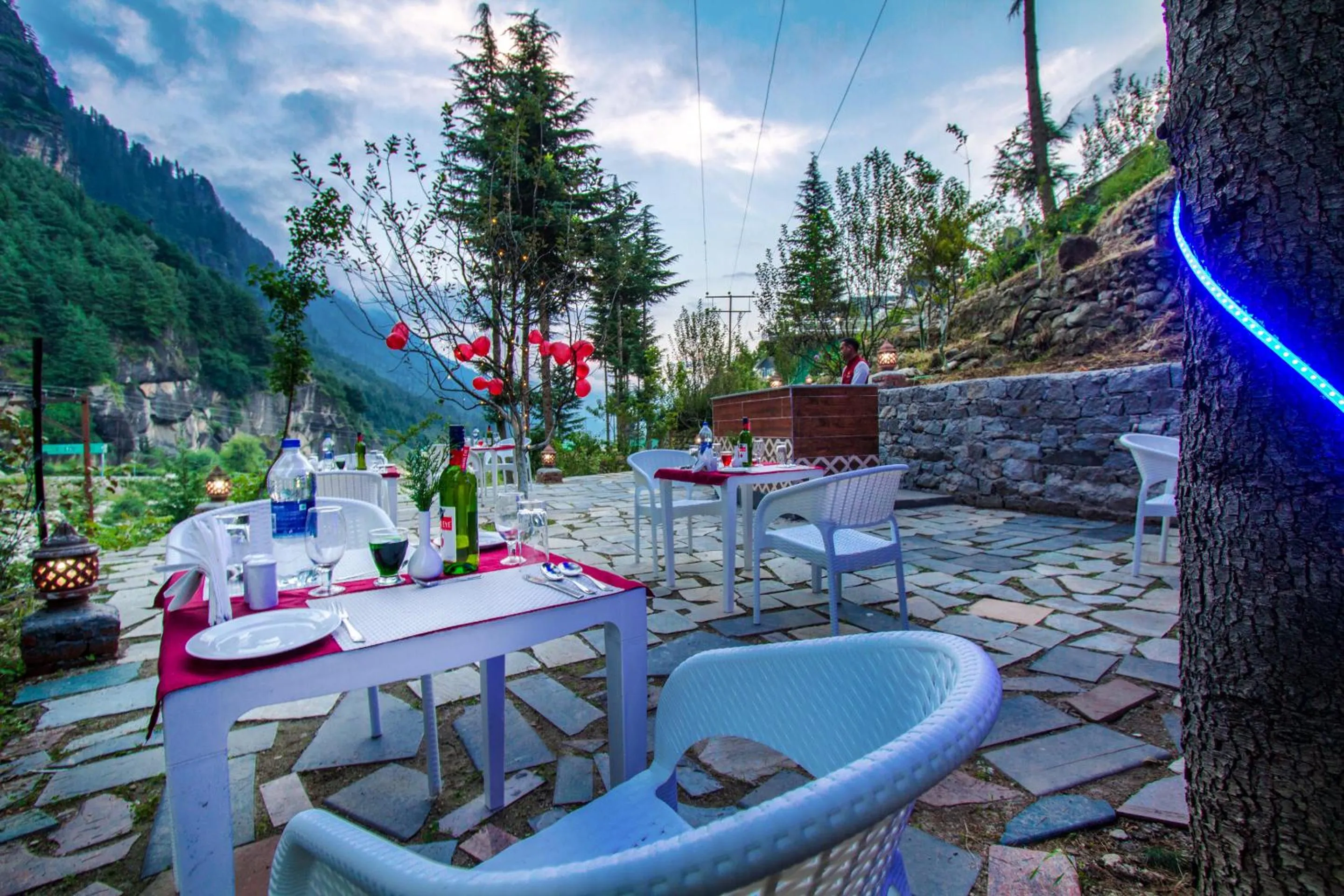 Area and facilities in The Highland Park - A Truly River side Resort