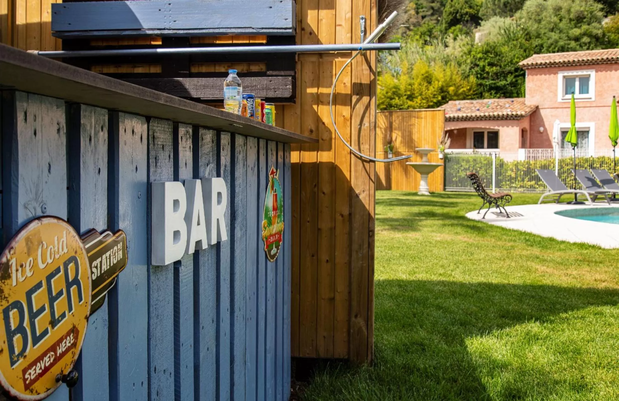 Lounge or bar in Les Bastides Saint Paul