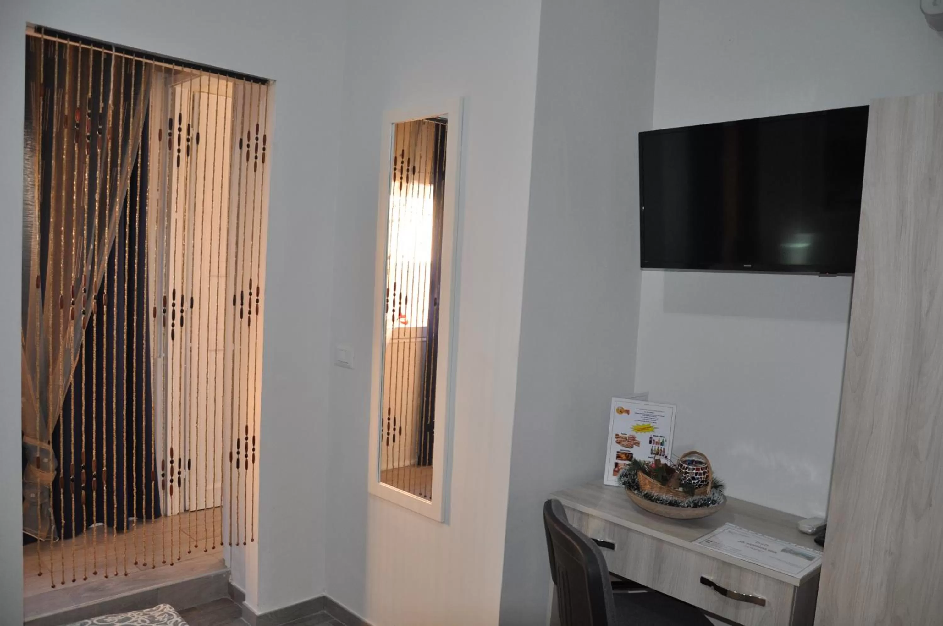 Photo of the whole room, TV/Entertainment Center in B&B oh mamma mia POMPEI