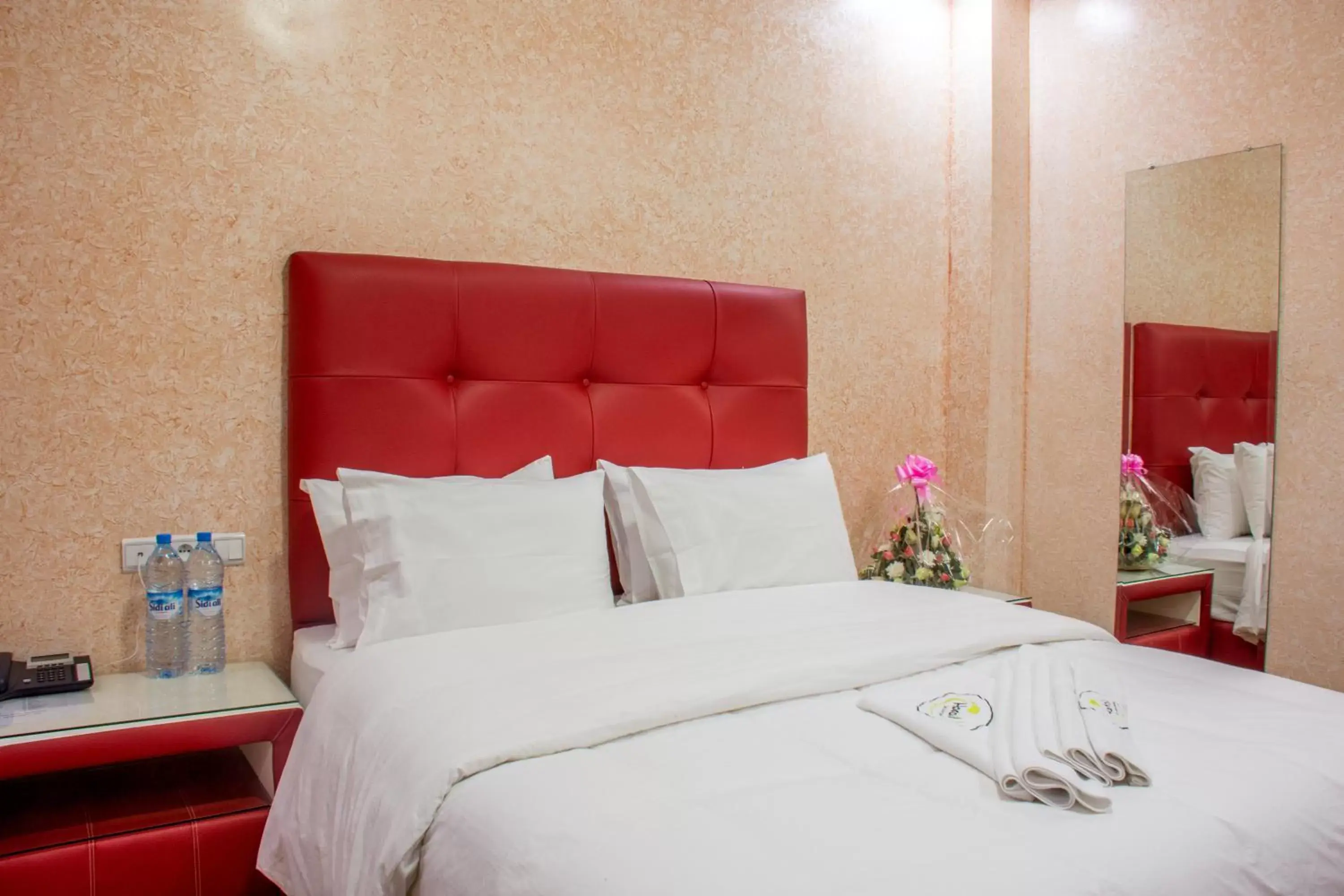 Double Room in Hôtel Hadaik Ain Asserdoune Double Room in Hôtel Hadaik Ain Asserdoune