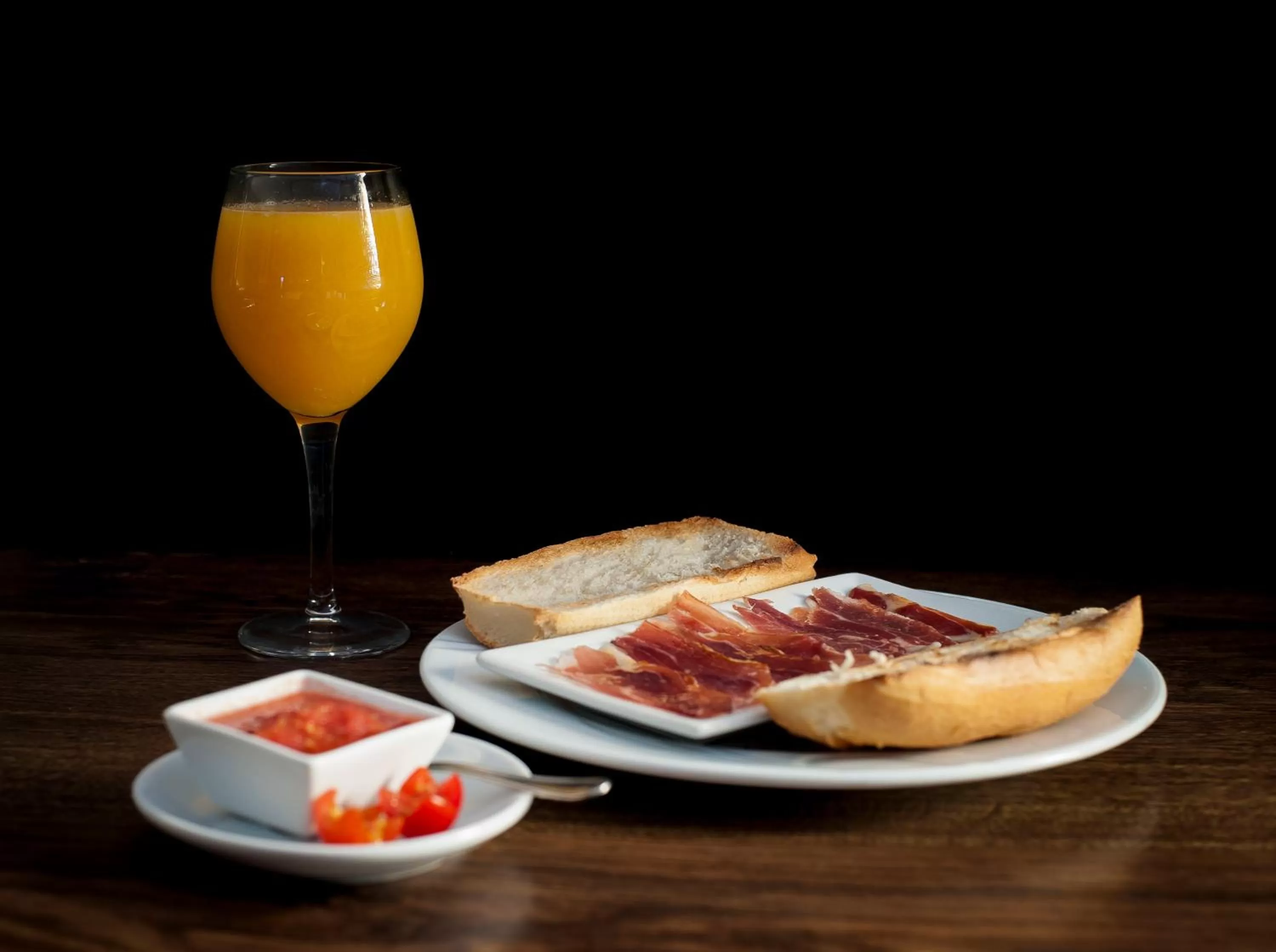 Food and drinks in Hotel Don Carmelo