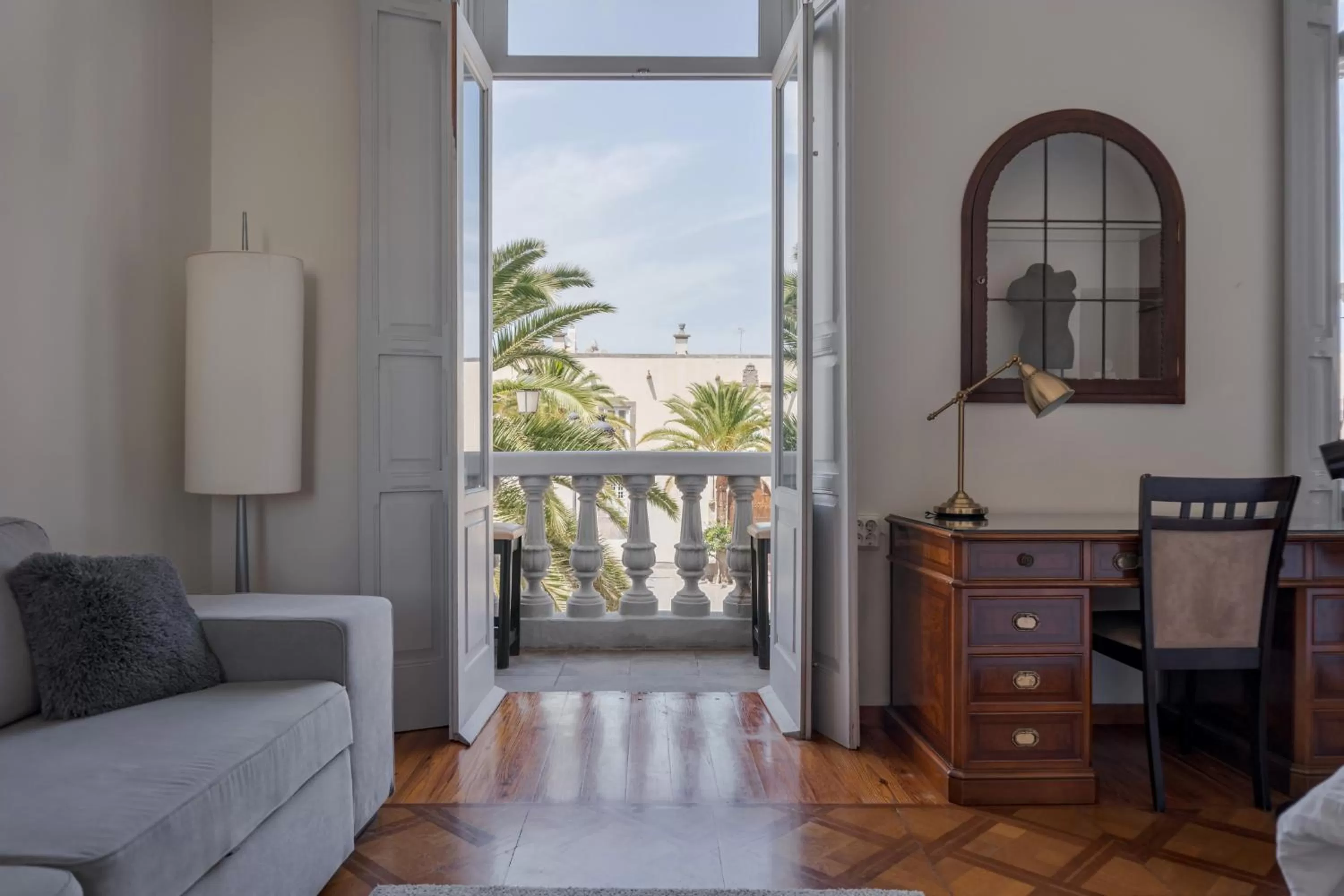 Seating area in Santa Ana Suite & Rooms