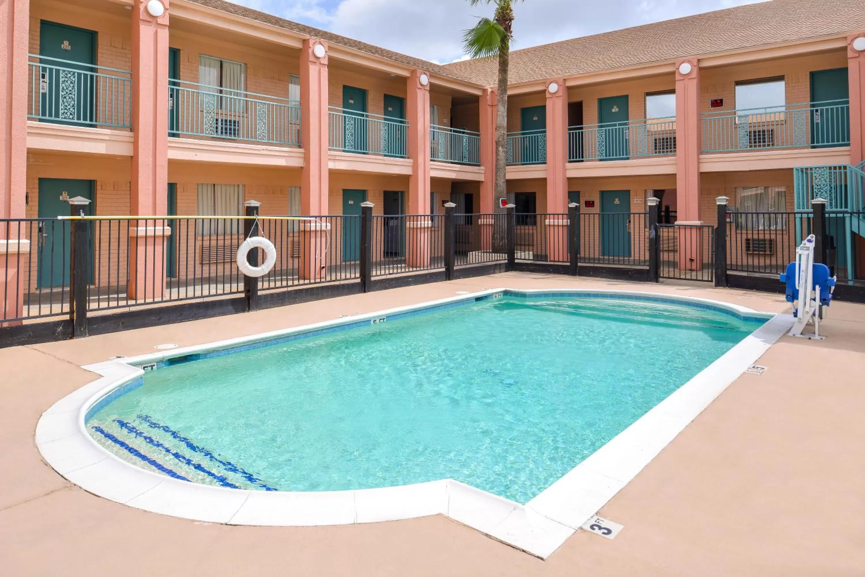 Swimming pool in Americas Best Value Inn Clute