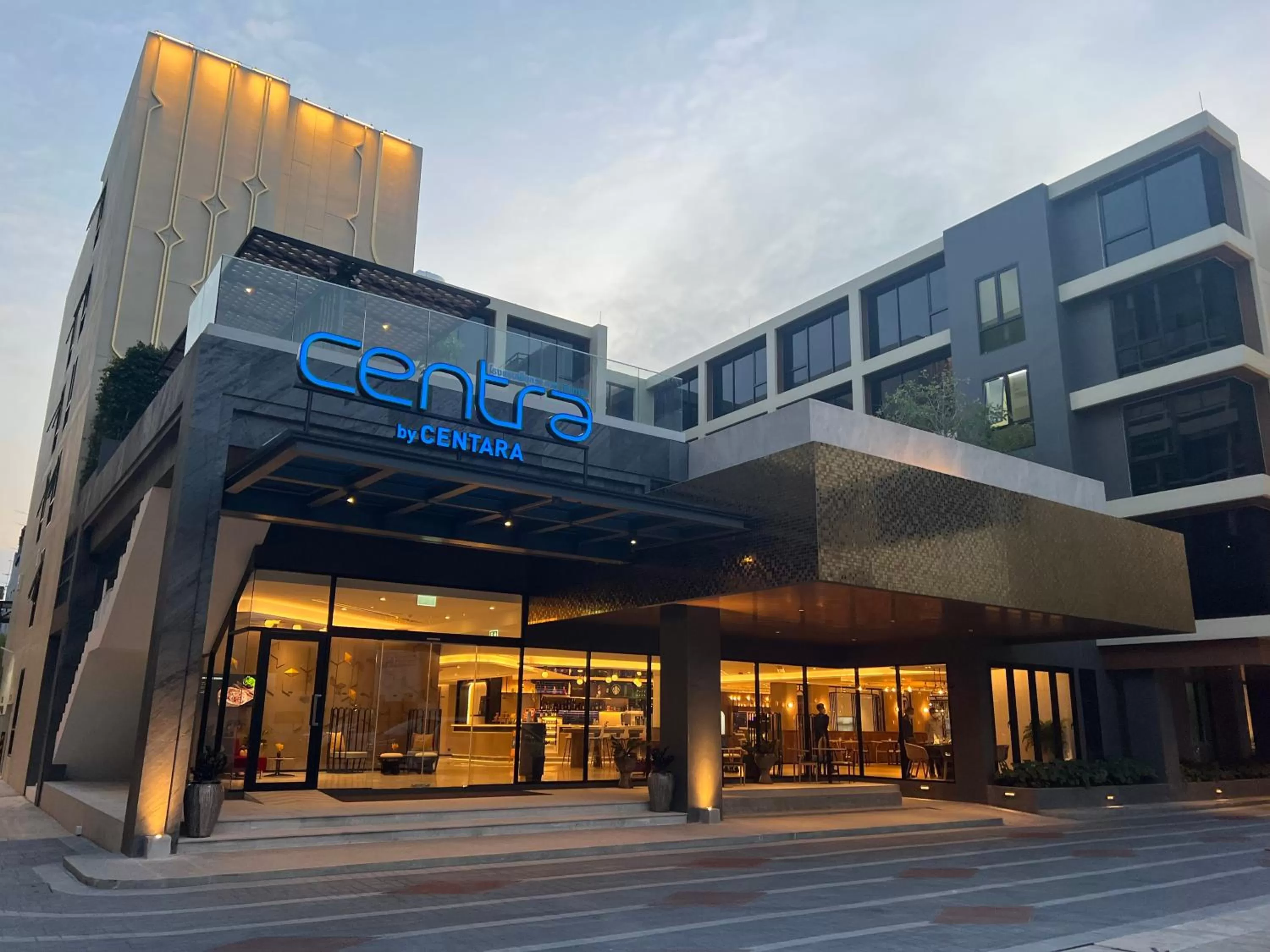 Property building in Centara Life Hotel Bangkok Phra Nakhon