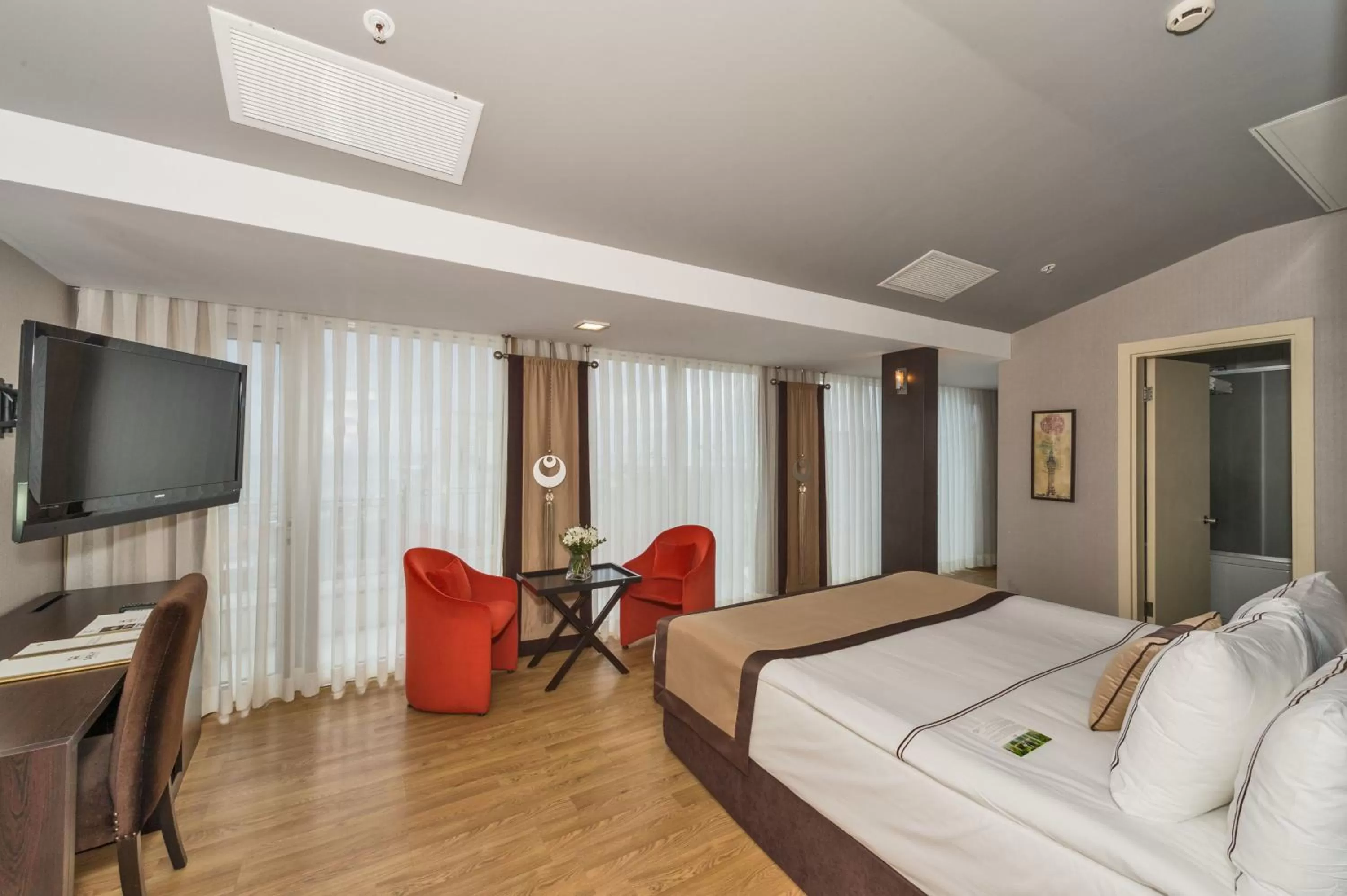 Photo of the whole room, Bed in The Hotel Beyaz Saray & Spa - Special Category