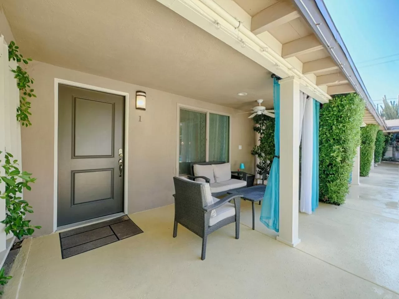 Patio in Little Paradise Hotel