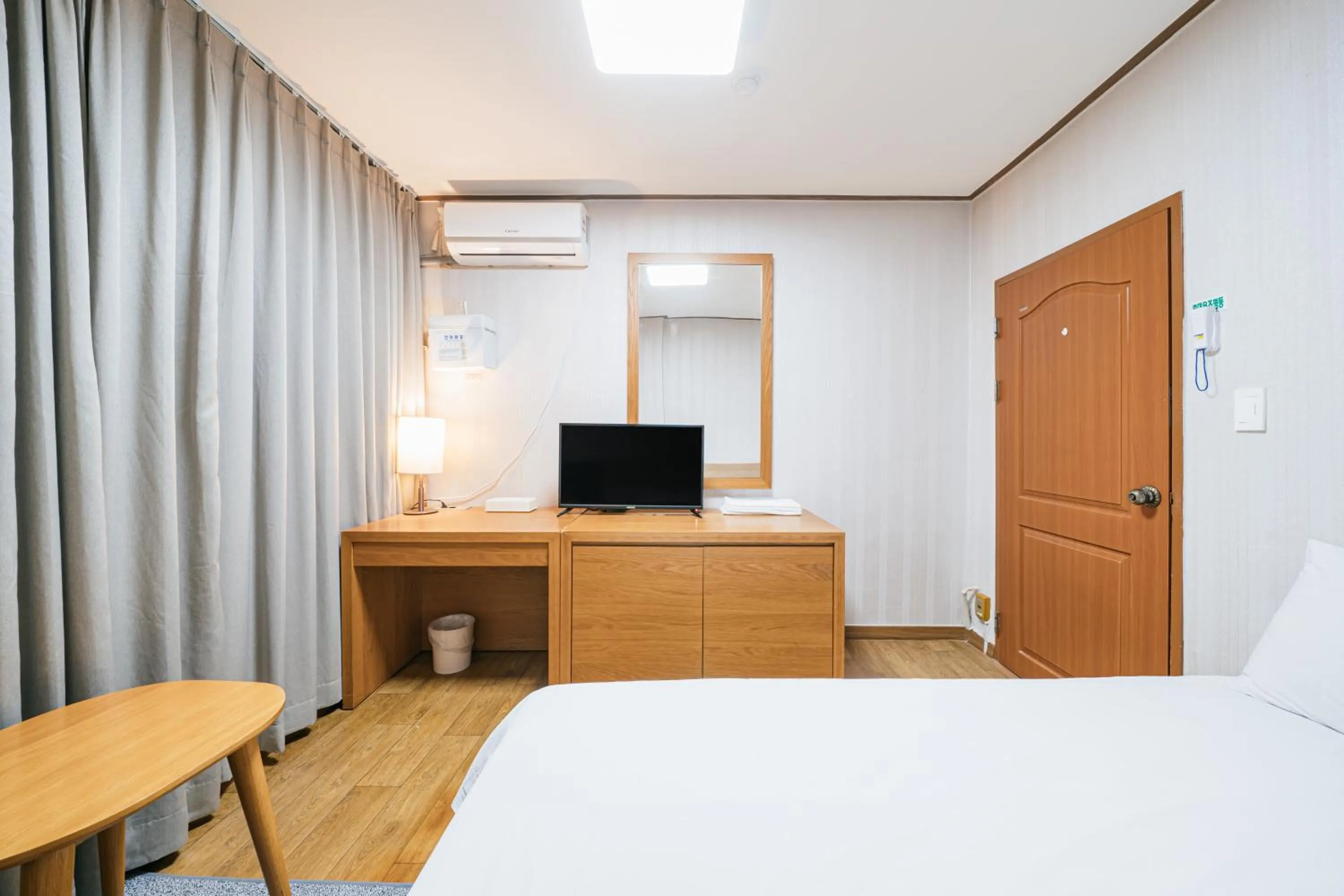 TV/Entertainment Center in Miju Hotel