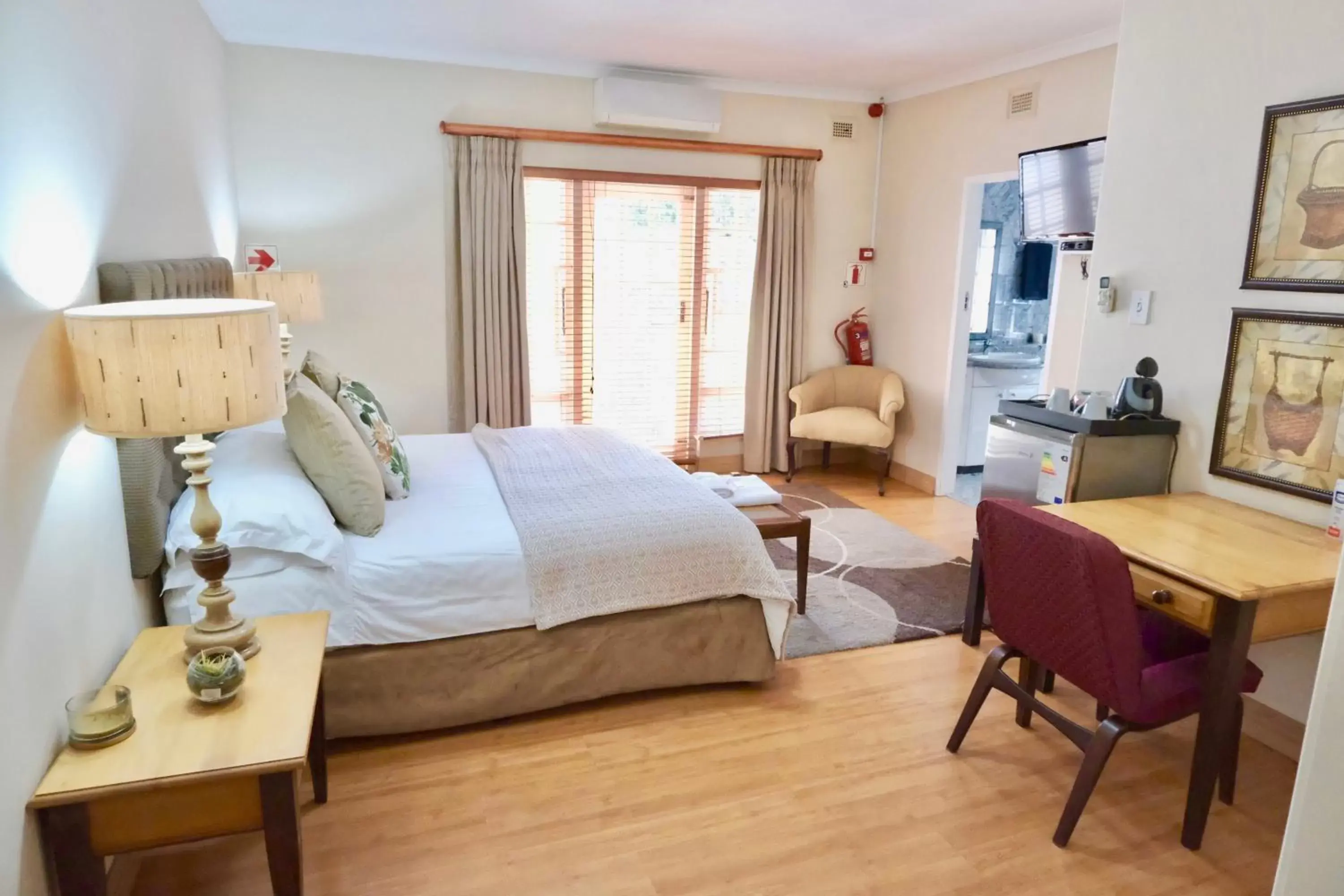 Deluxe Suite in The Whitehouse Bed and Breakfast Deluxe Suite in The Whitehouse Bed and Breakfast