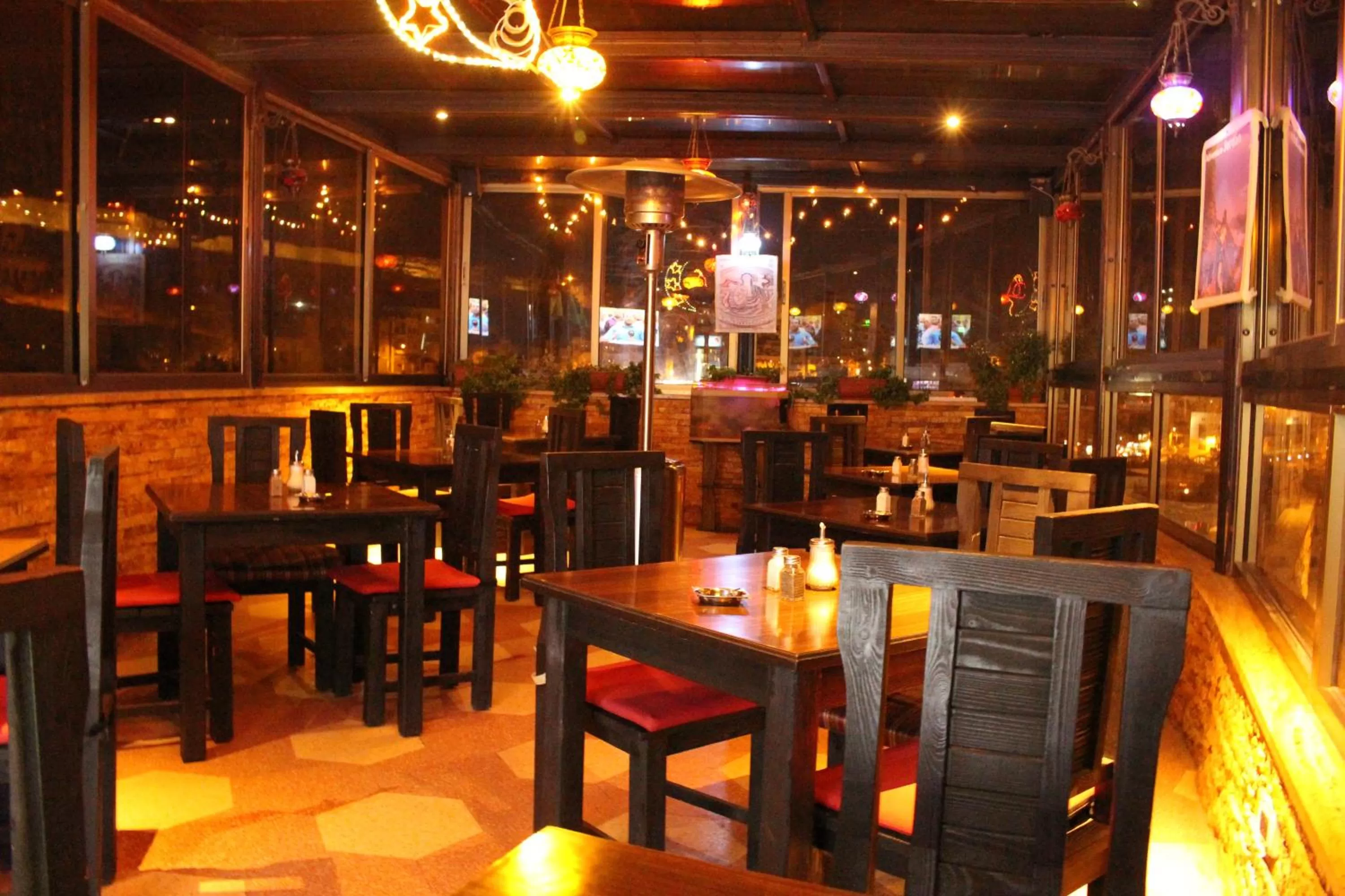 Restaurant/places to eat in Arab Tower Hotel