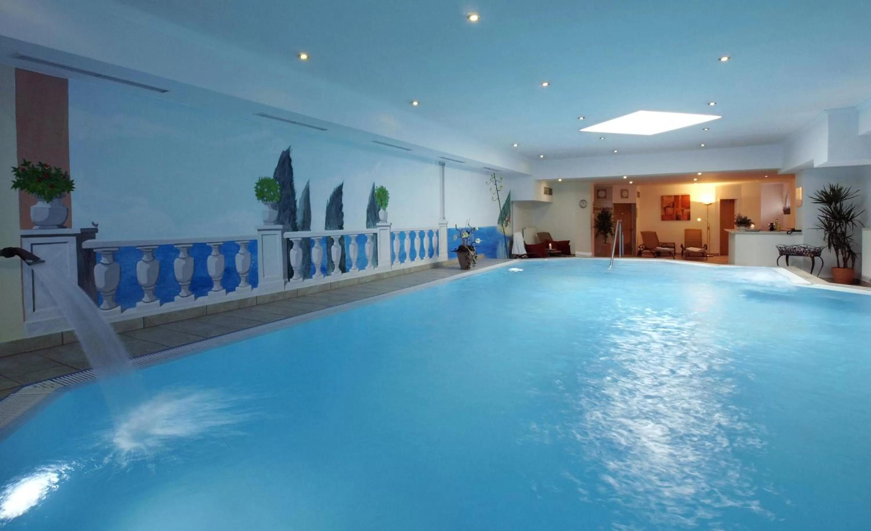 Hot Tub, Swimming Pool in Hotel Restaurant Zum Goldenen Anker mit Hallenbad