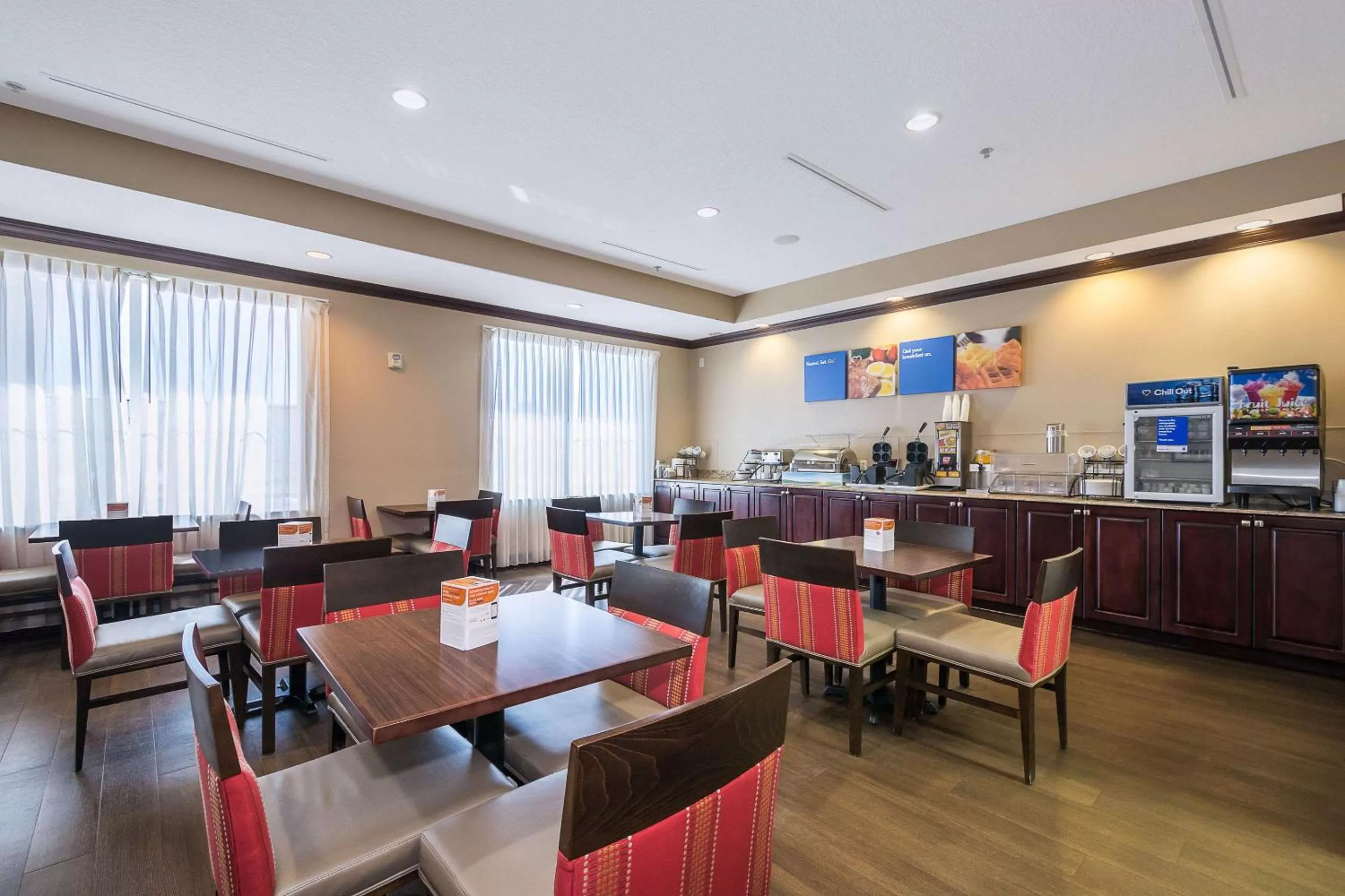 Restaurant/Places to Eat in Comfort Inn & Suites Maingate South