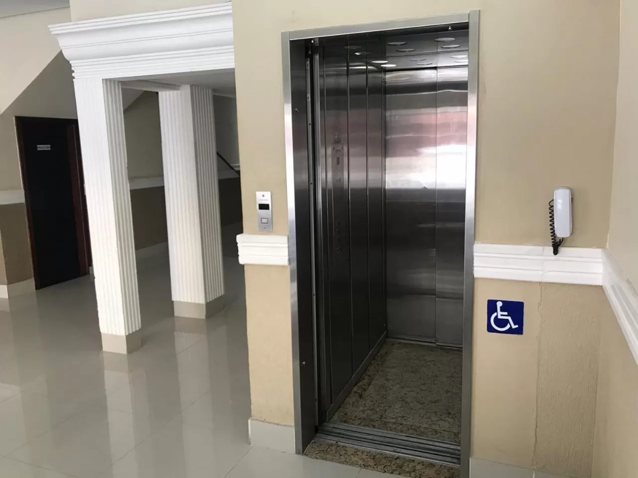 Restaurant/places to eat in Hotel Estação Express