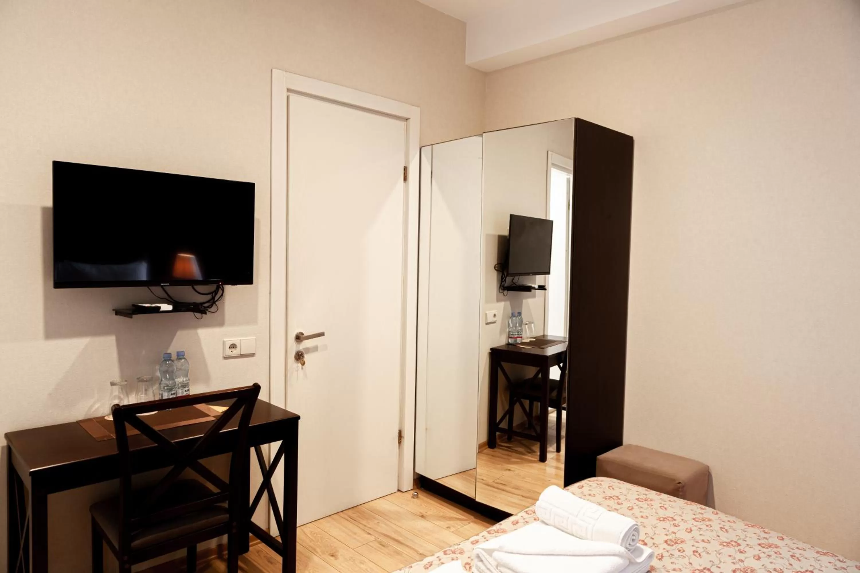 Bed, TV/Entertainment Center in Hotel Winoterra