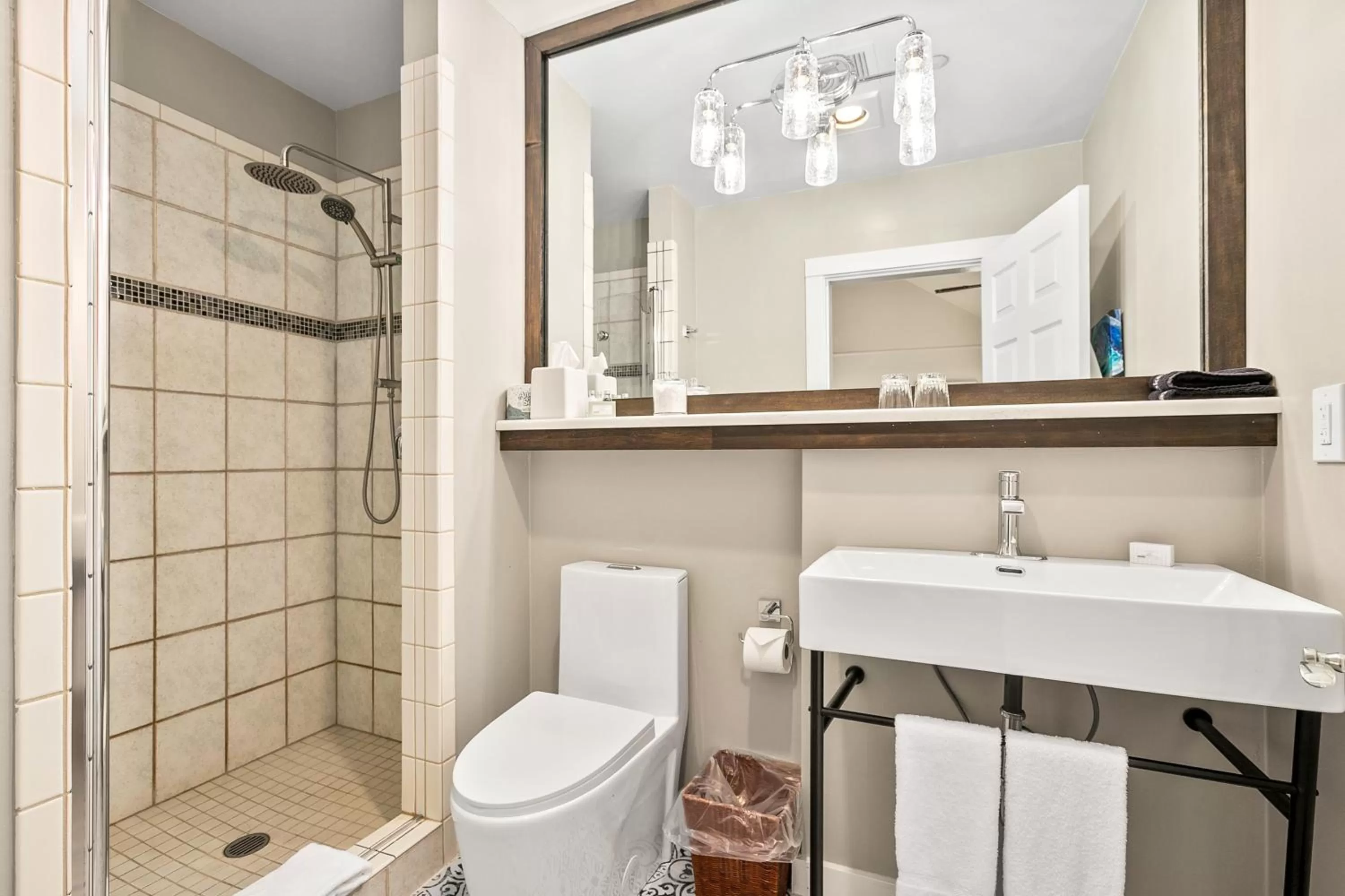 Shower in Saratoga Inn