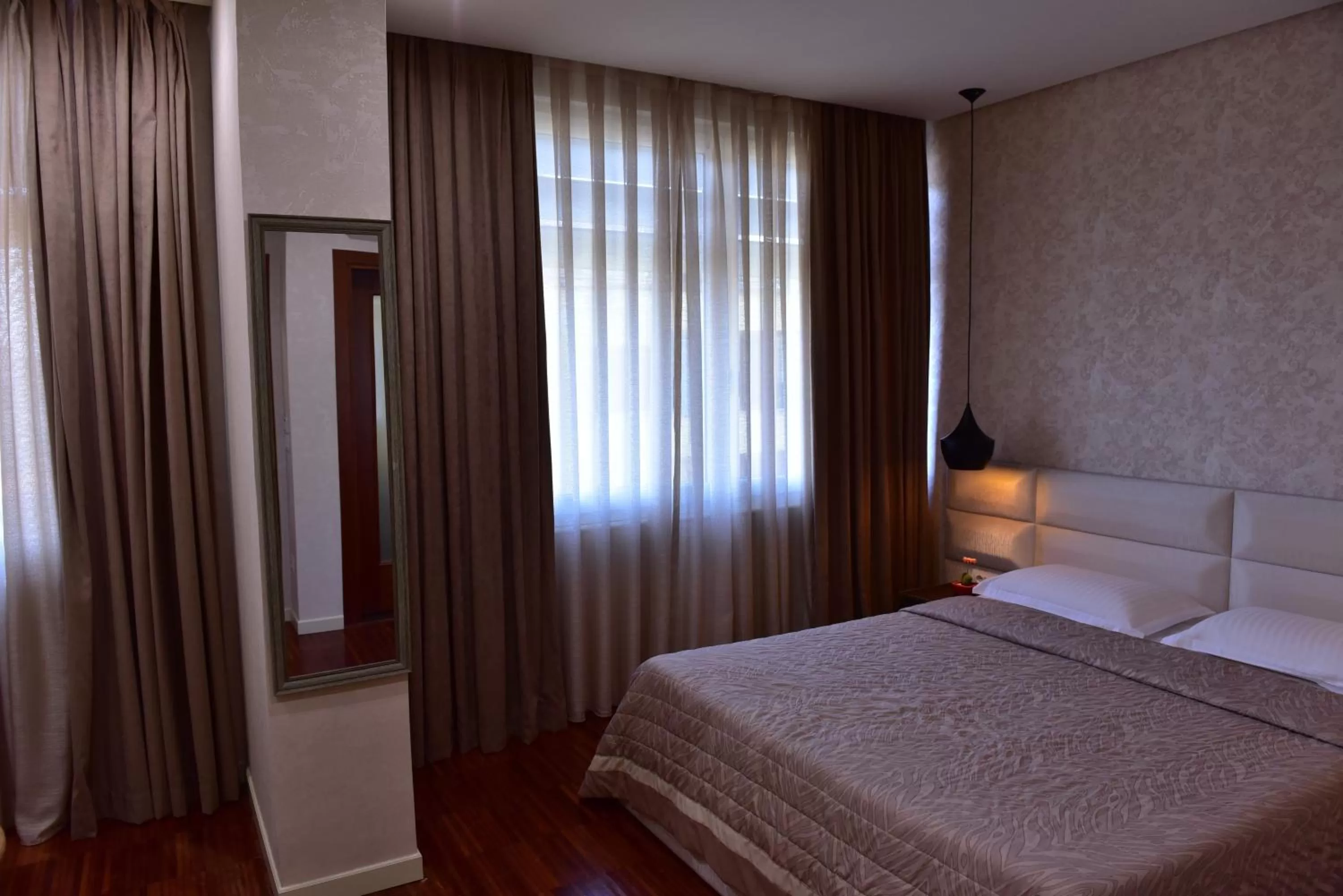 Photo of the whole room, Bed in La Bohème Hotel