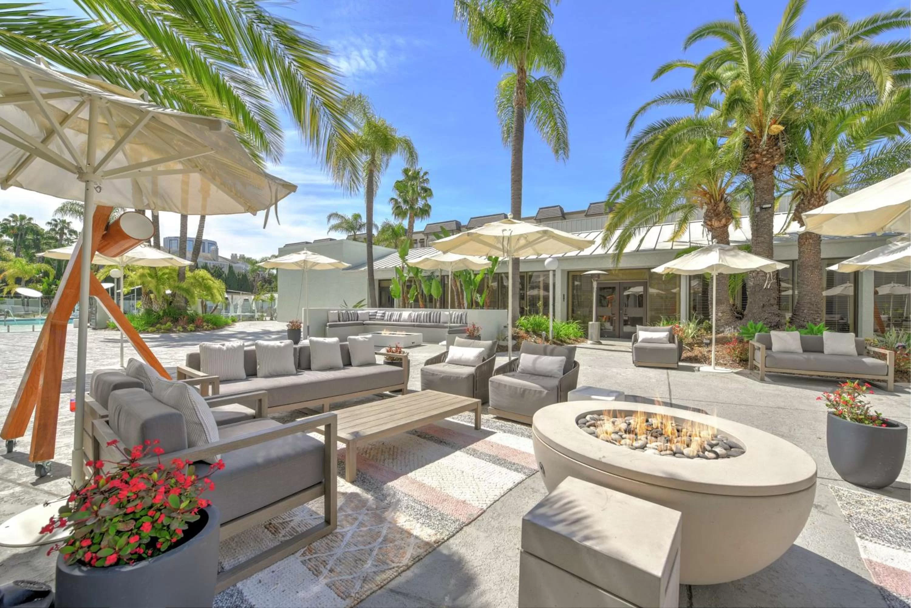 Inner courtyard view in Hilton Irvine/Orange County Airport