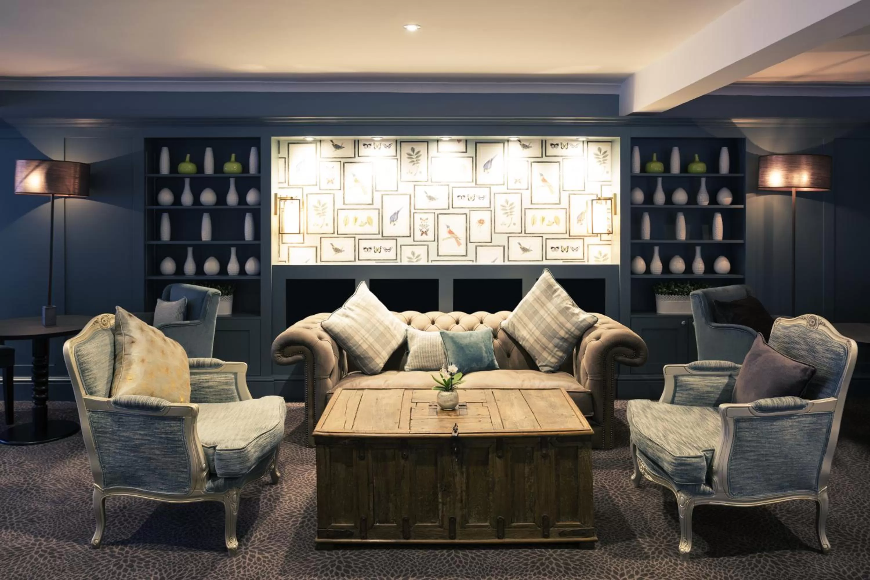 Lounge or bar in Sunday Box Hill Burford Bridge Hotel