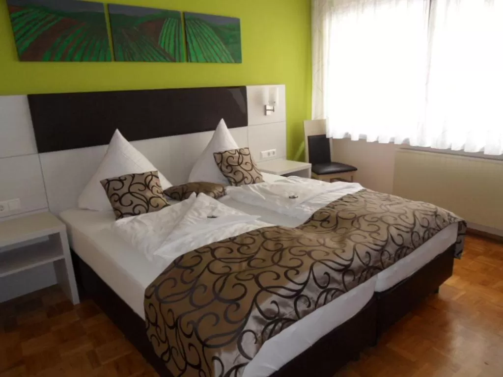 Bed in Hotel Gasthof zum Engel - Gästehaus