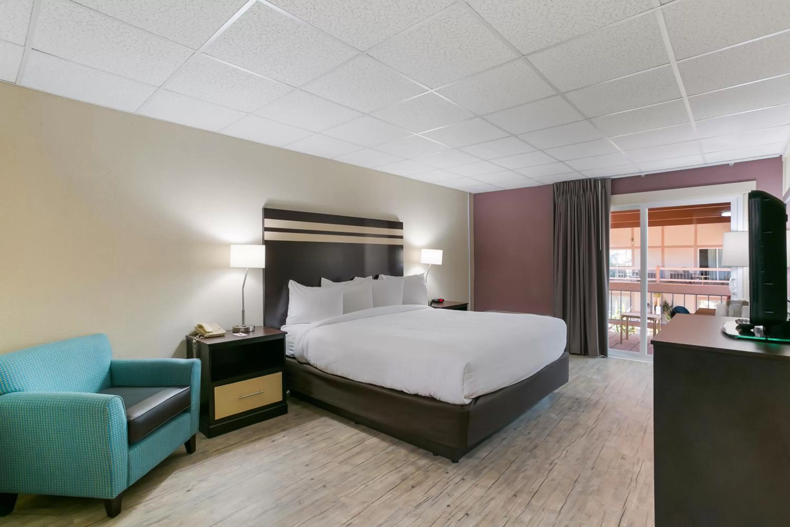 View (from property/room), Bed in Eisenhower Hotel and Conference Center