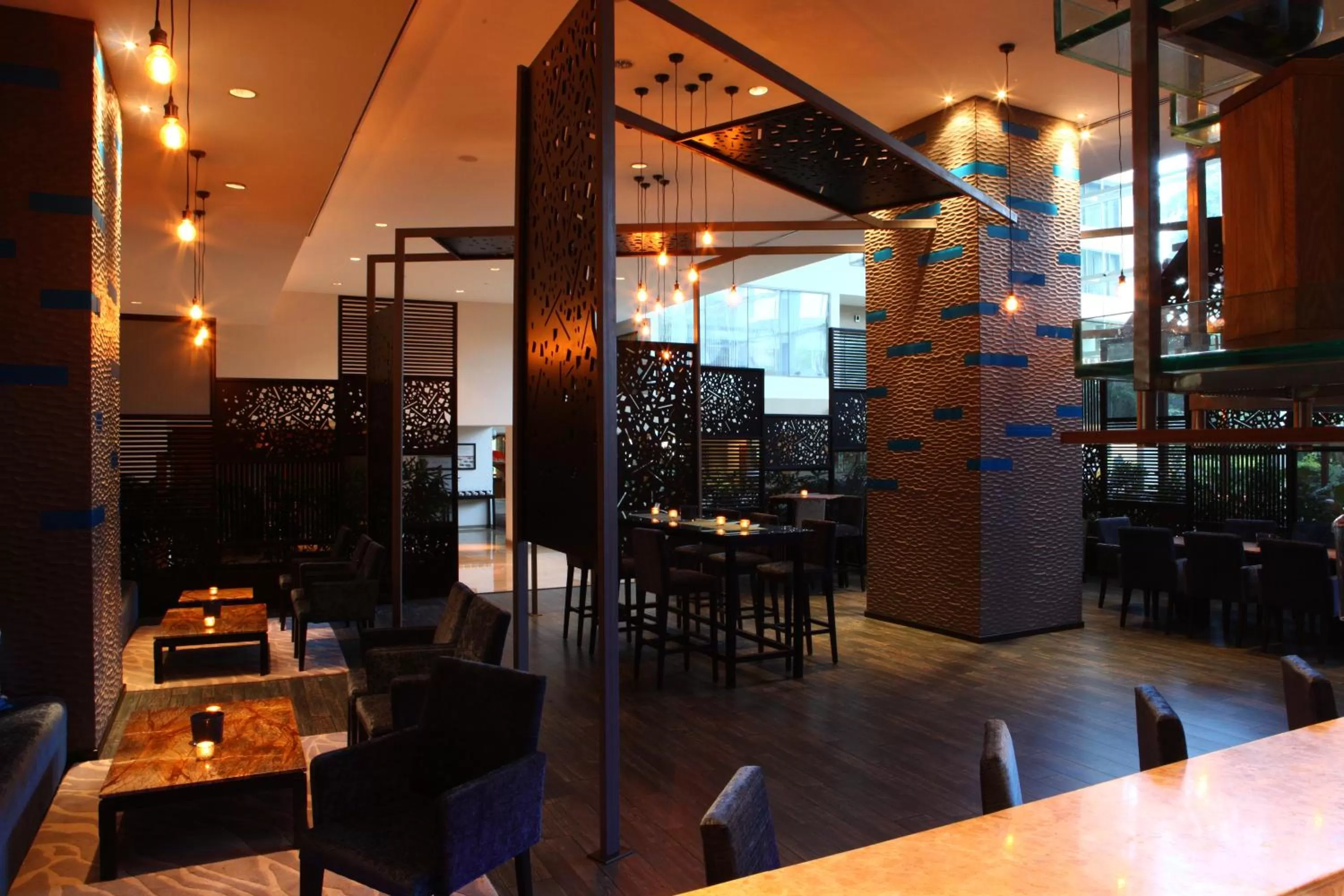 Lounge or bar in Radisson Blu Plaza Hotel Hyderabad Banjara Hills