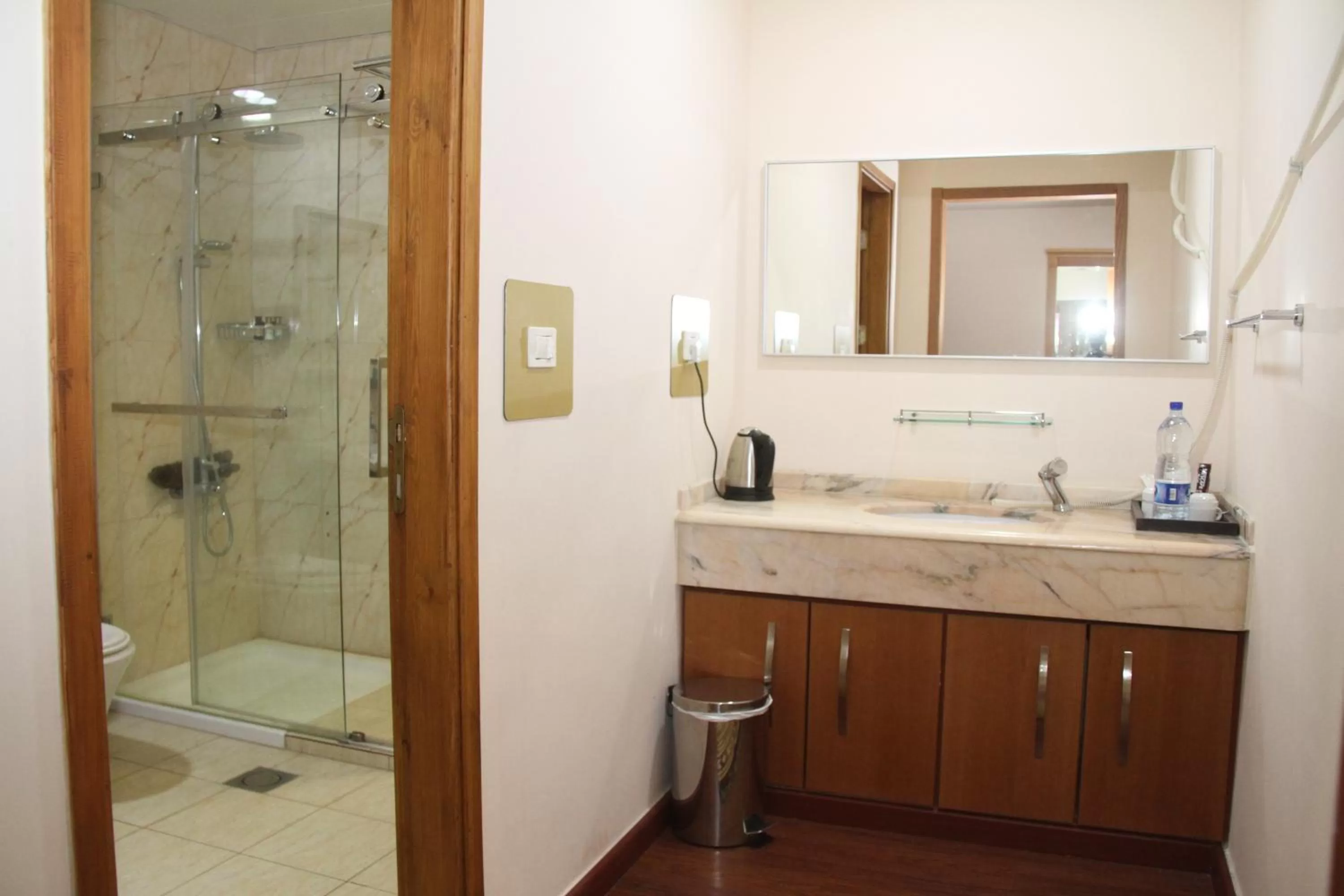 Bathroom, Coffee/Tea Facilities in Saleem Afandi Hotel