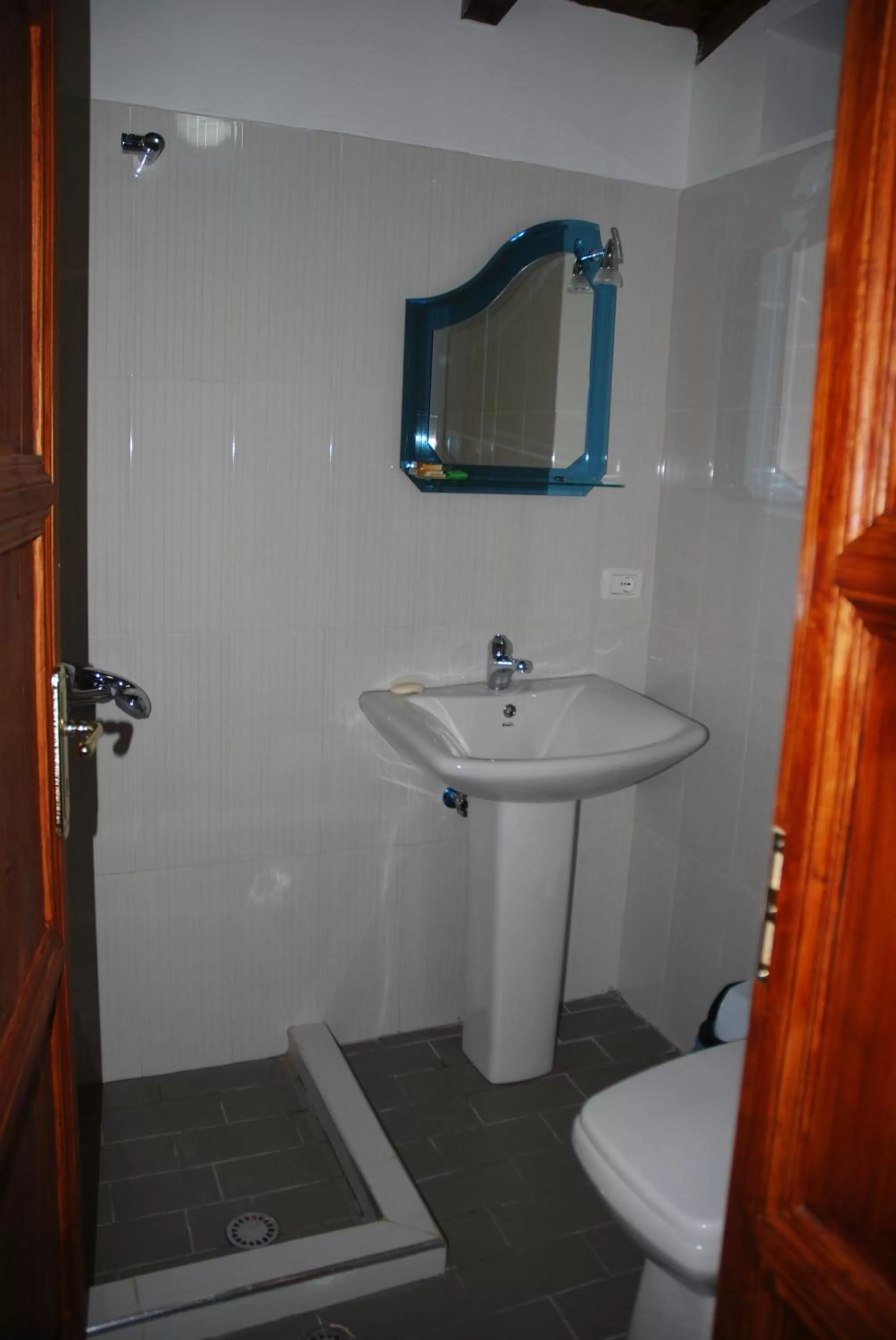 Shower in Hotel Berati