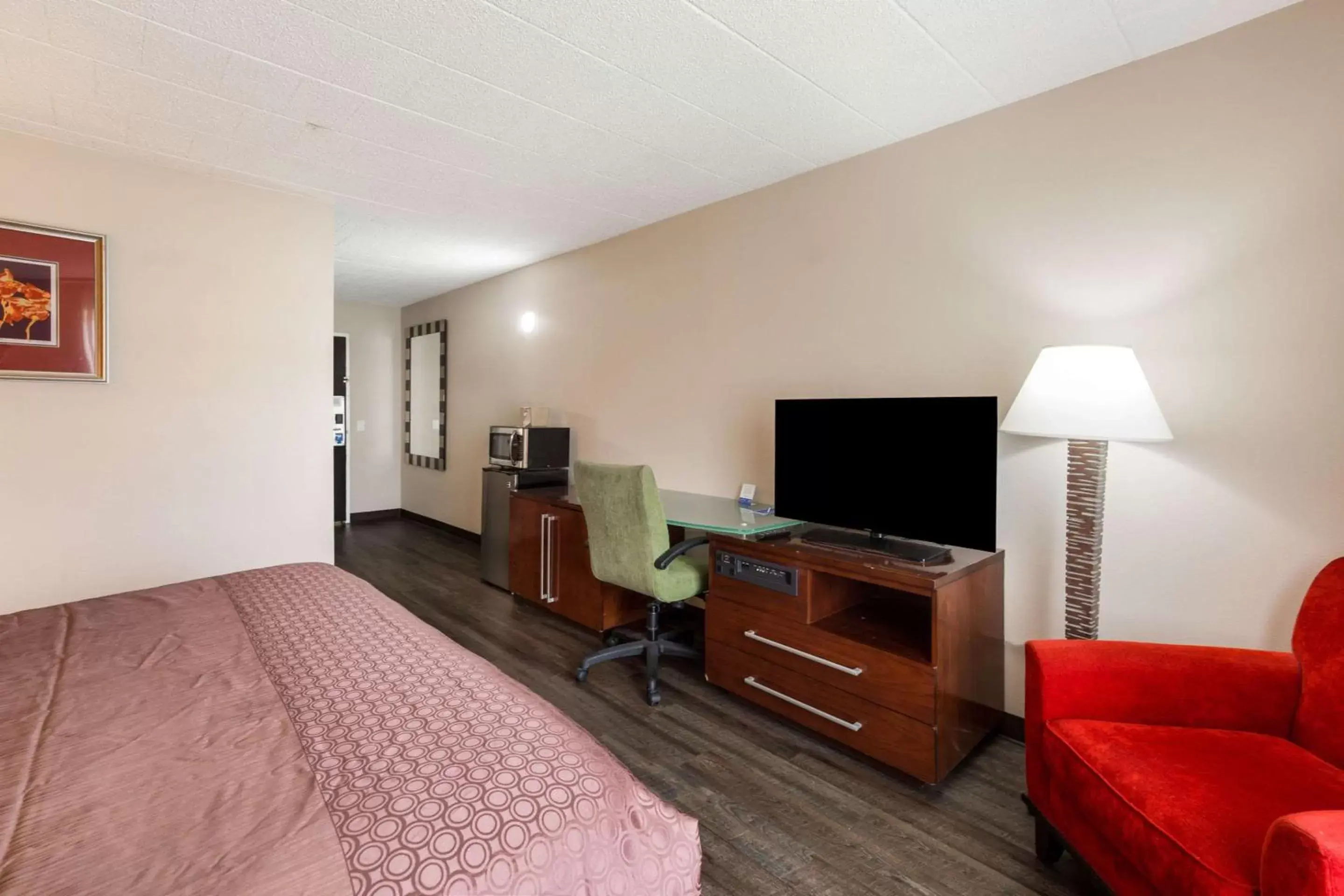 Standard Family Room - single occupancy in Fairmount Inn & Suites - Stroudsburg, Poconos Standard Family Room - single occupancy in Fairmount Inn & Suites - Stroudsburg, Poconos