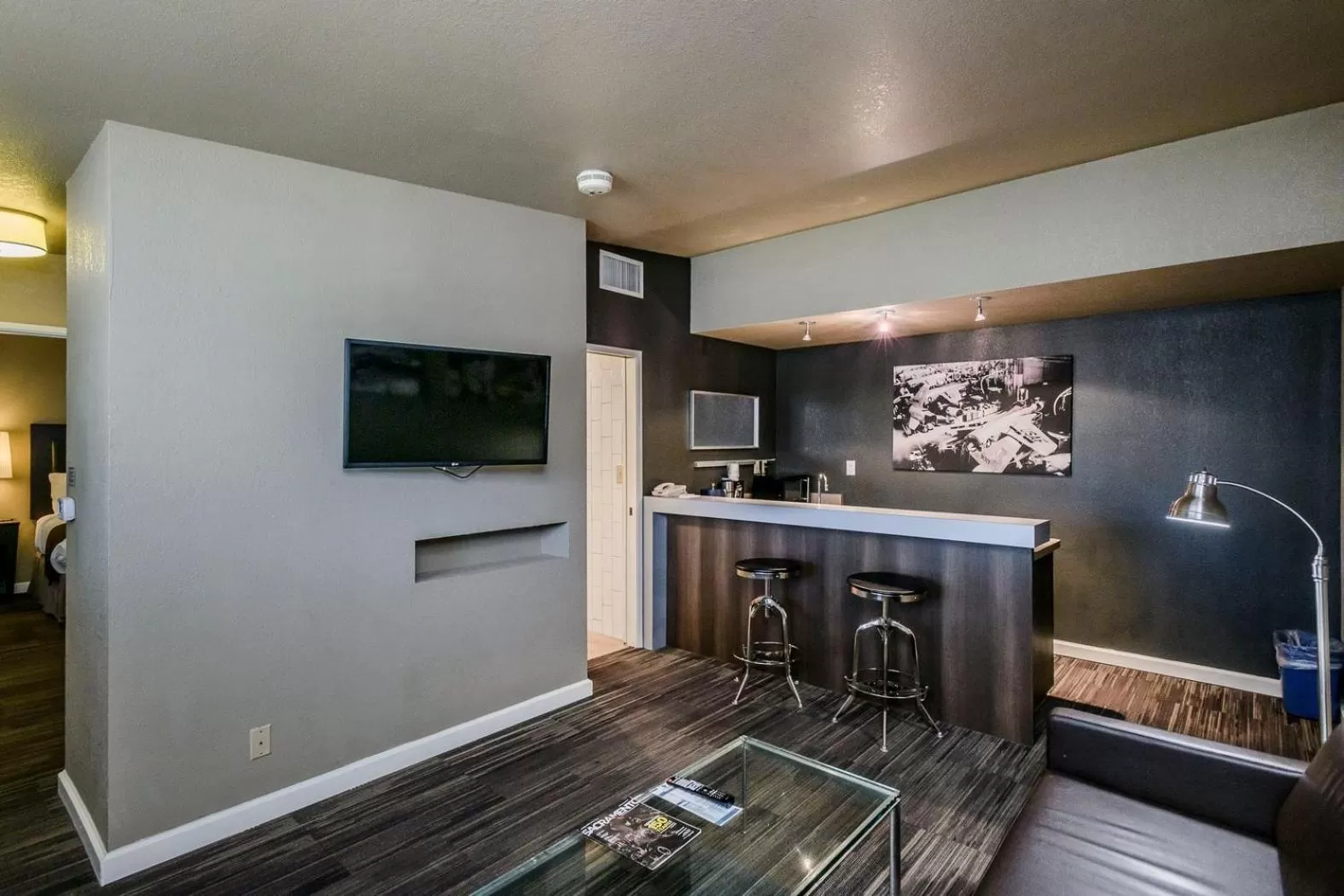 TV and multimedia in Lions Gate Hotel