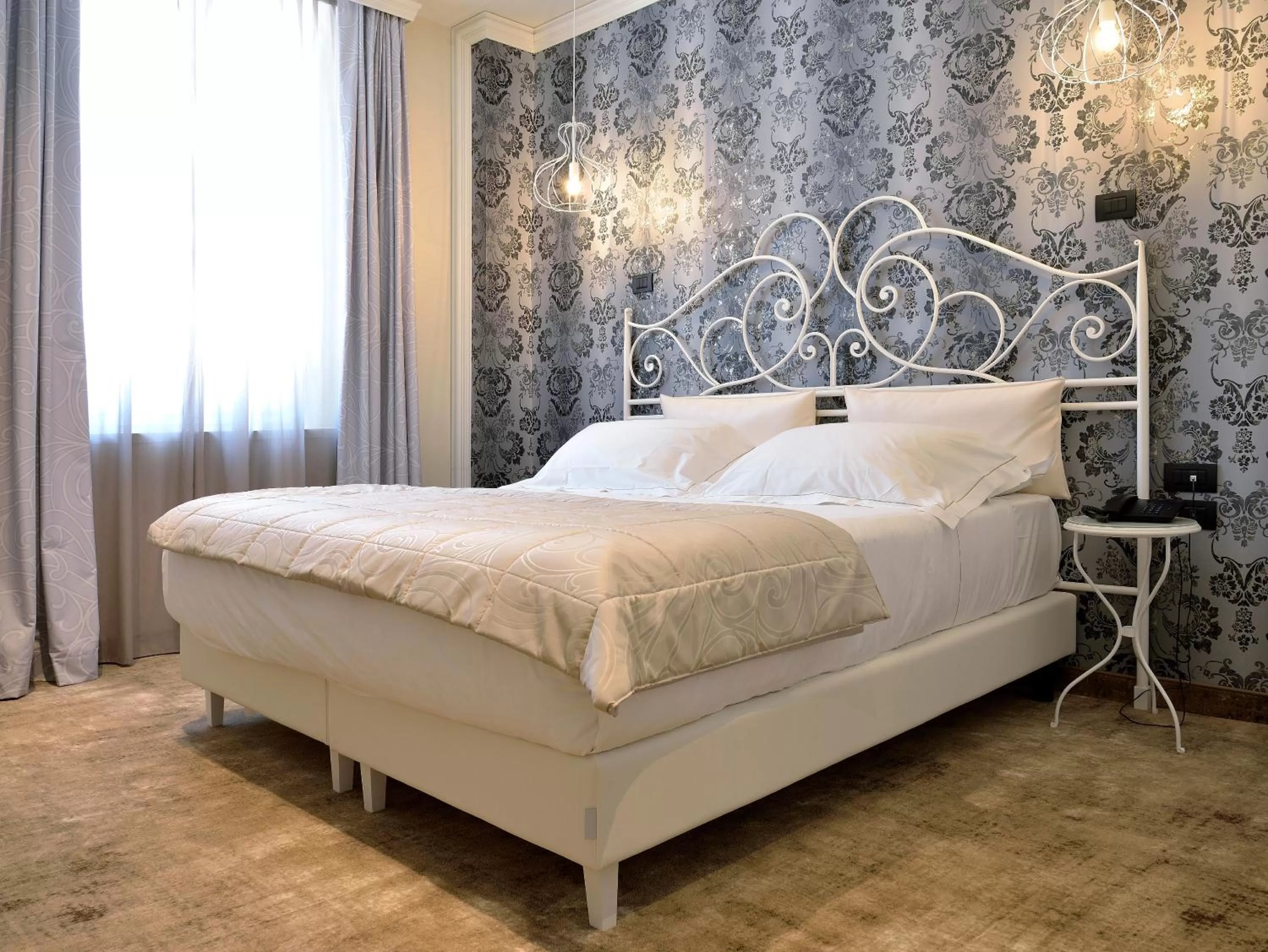 Photo of the whole room, Bed in Zanhotel Regina